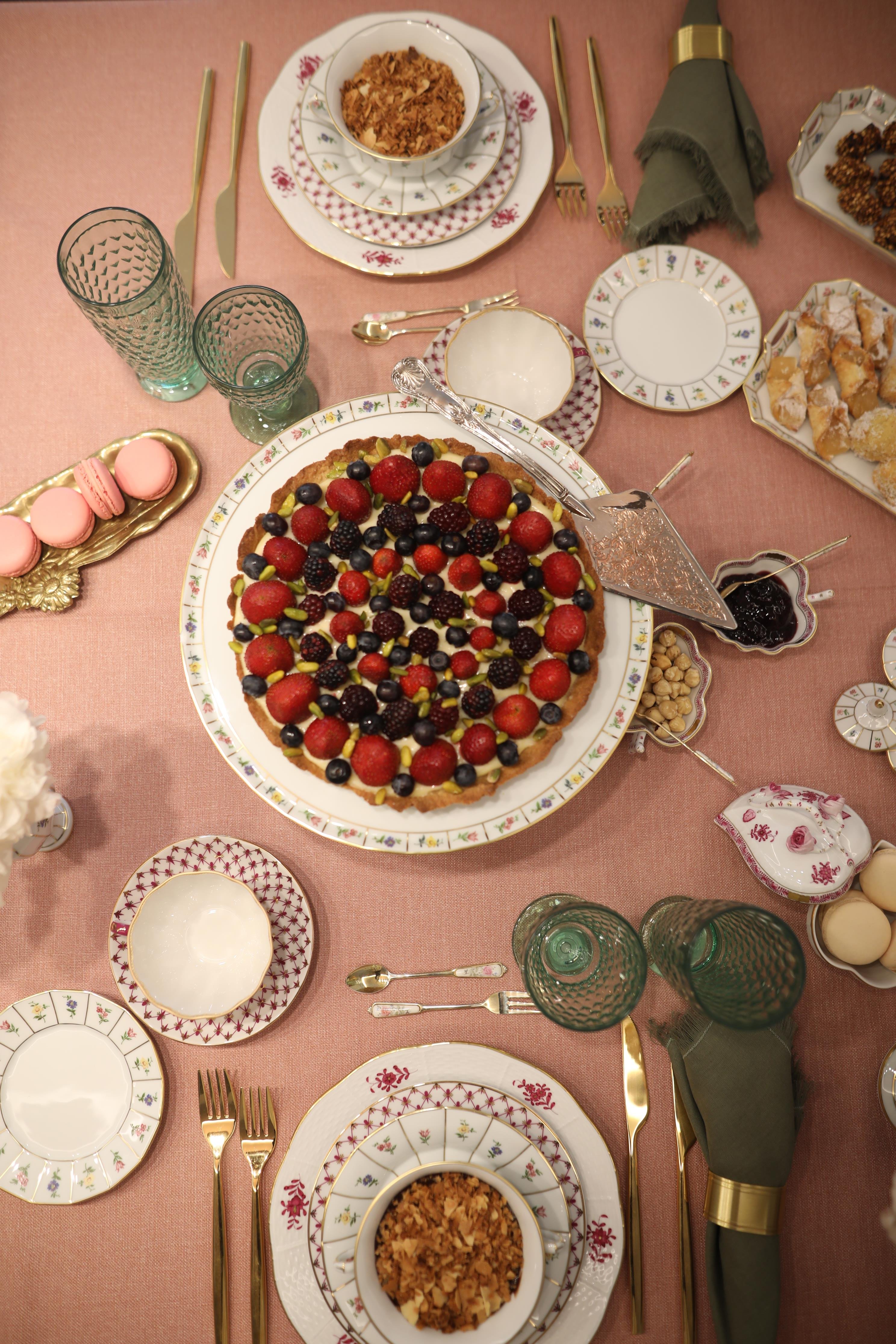 FURSTENBERG Round Serving Plate 32,8cm GRECQUE MILLE FLEURS