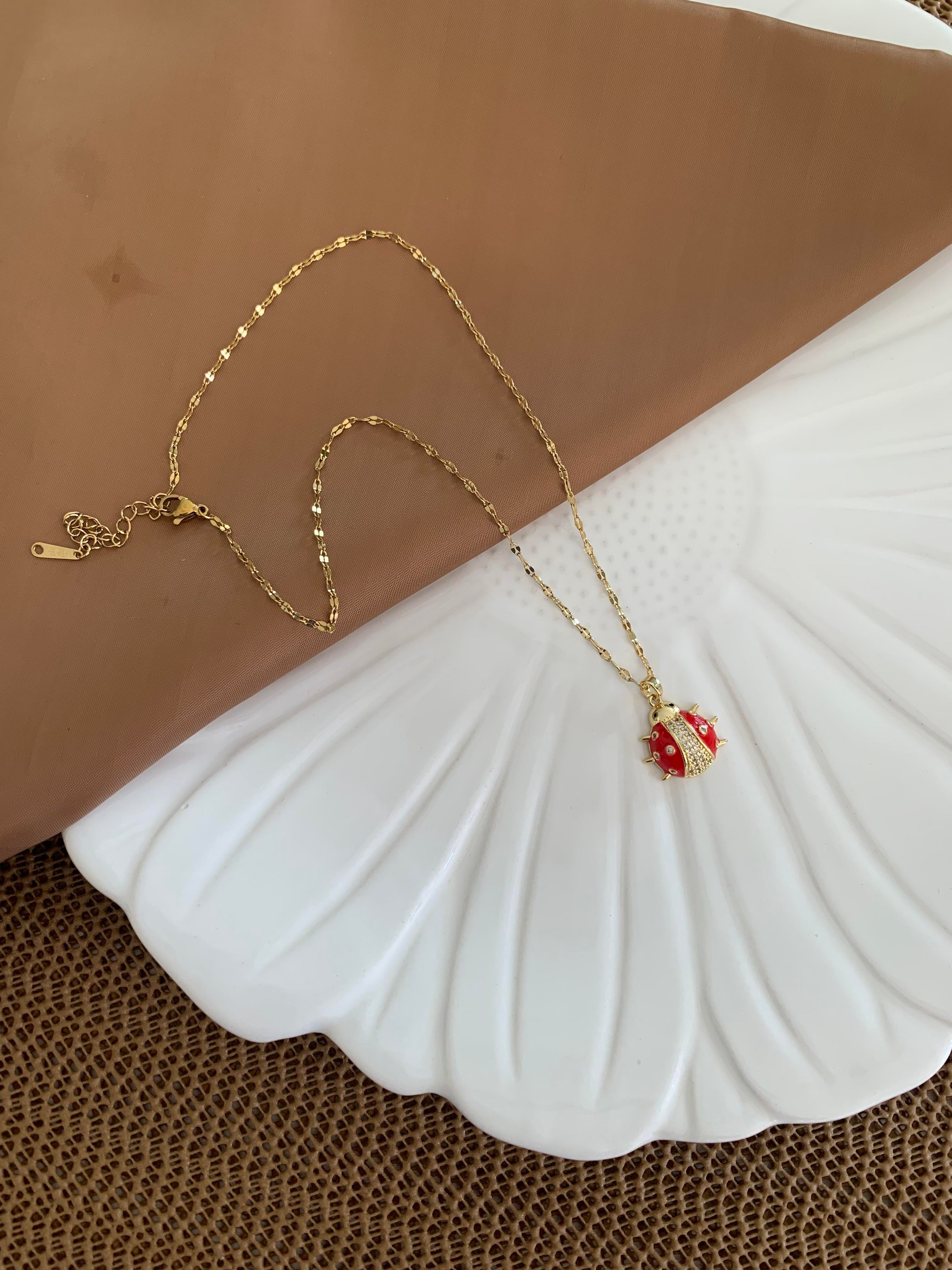 Çelik  İnce Pırıltılı Zincirli Uğur Böceği Kolye