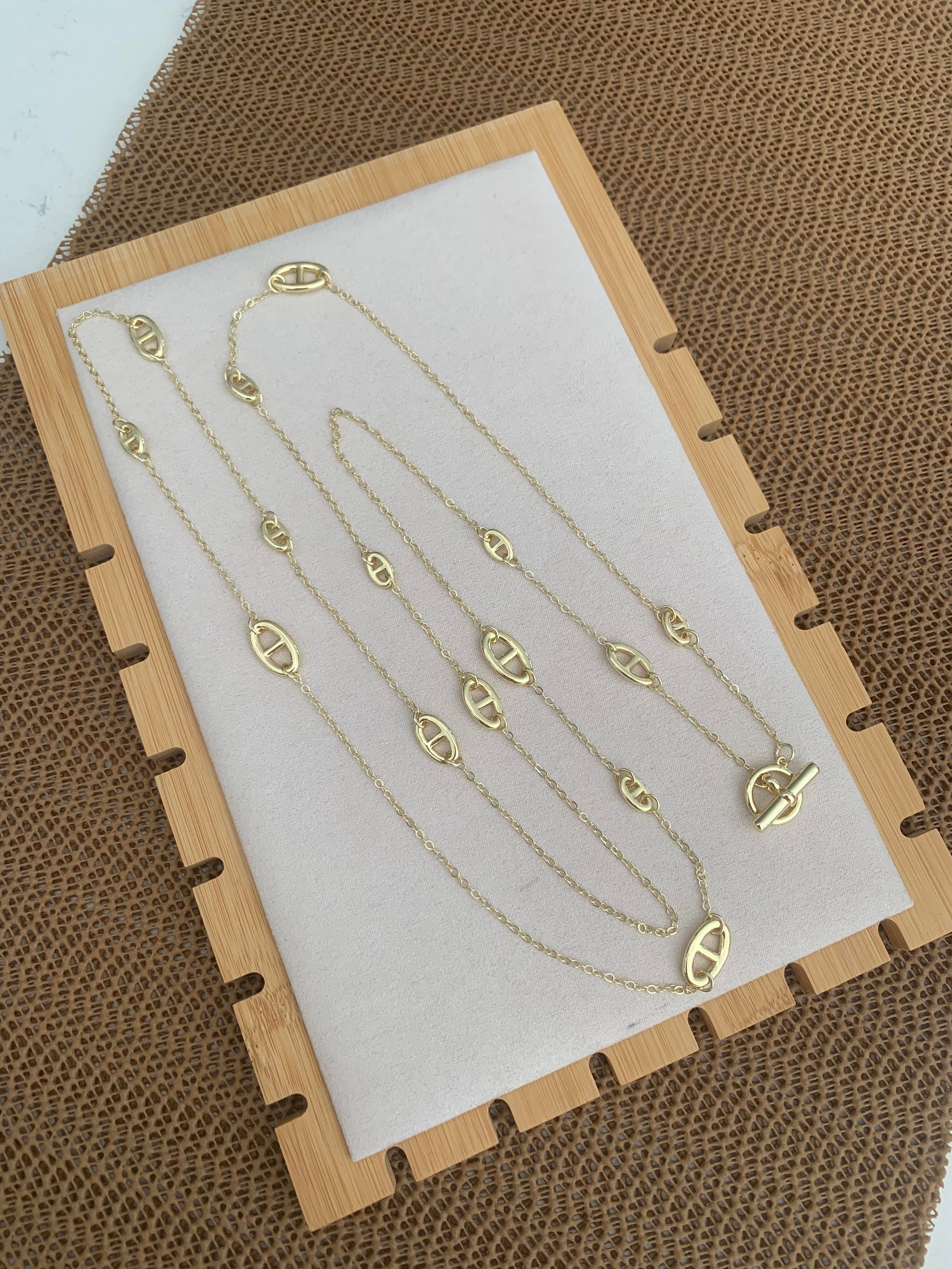 Özel Seri Gold İki Kere Dolanabilen Düğme Sıralı Kilit Uçlu Kolye 