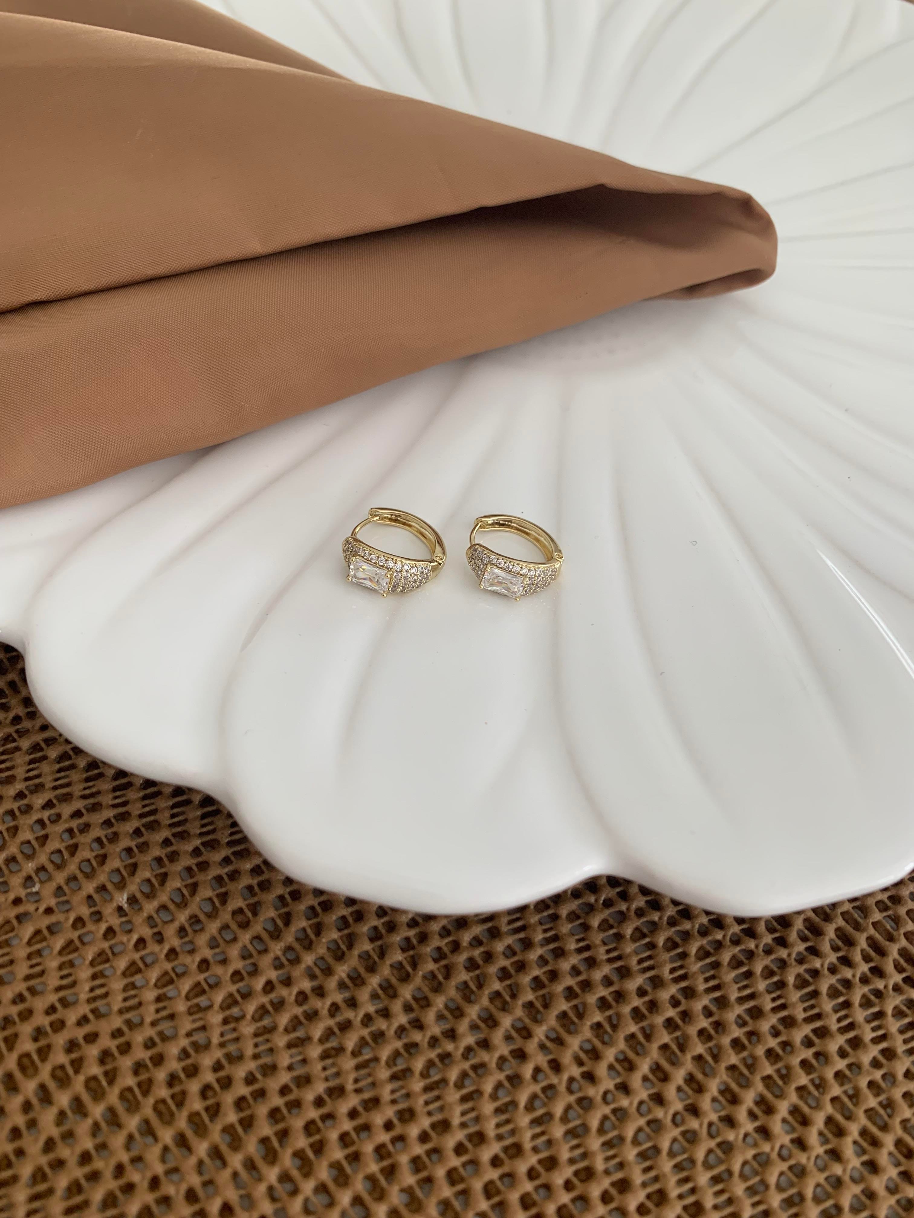 Vip 14k Baget Tek Taşlı Yüzük Halka Küpe