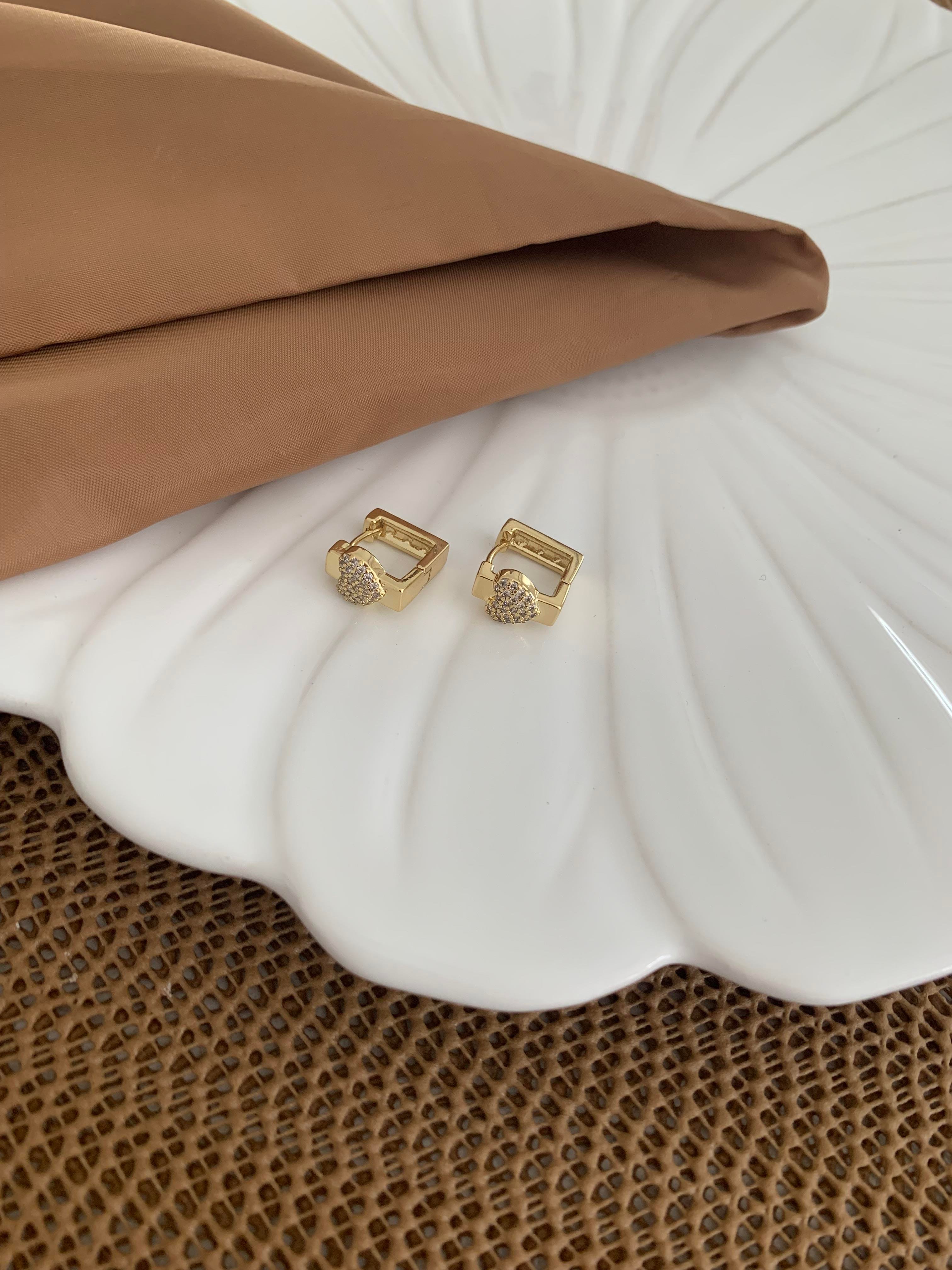 Vip 14k Zirkon Taşlı Kalp Plaka Kare Küpe
