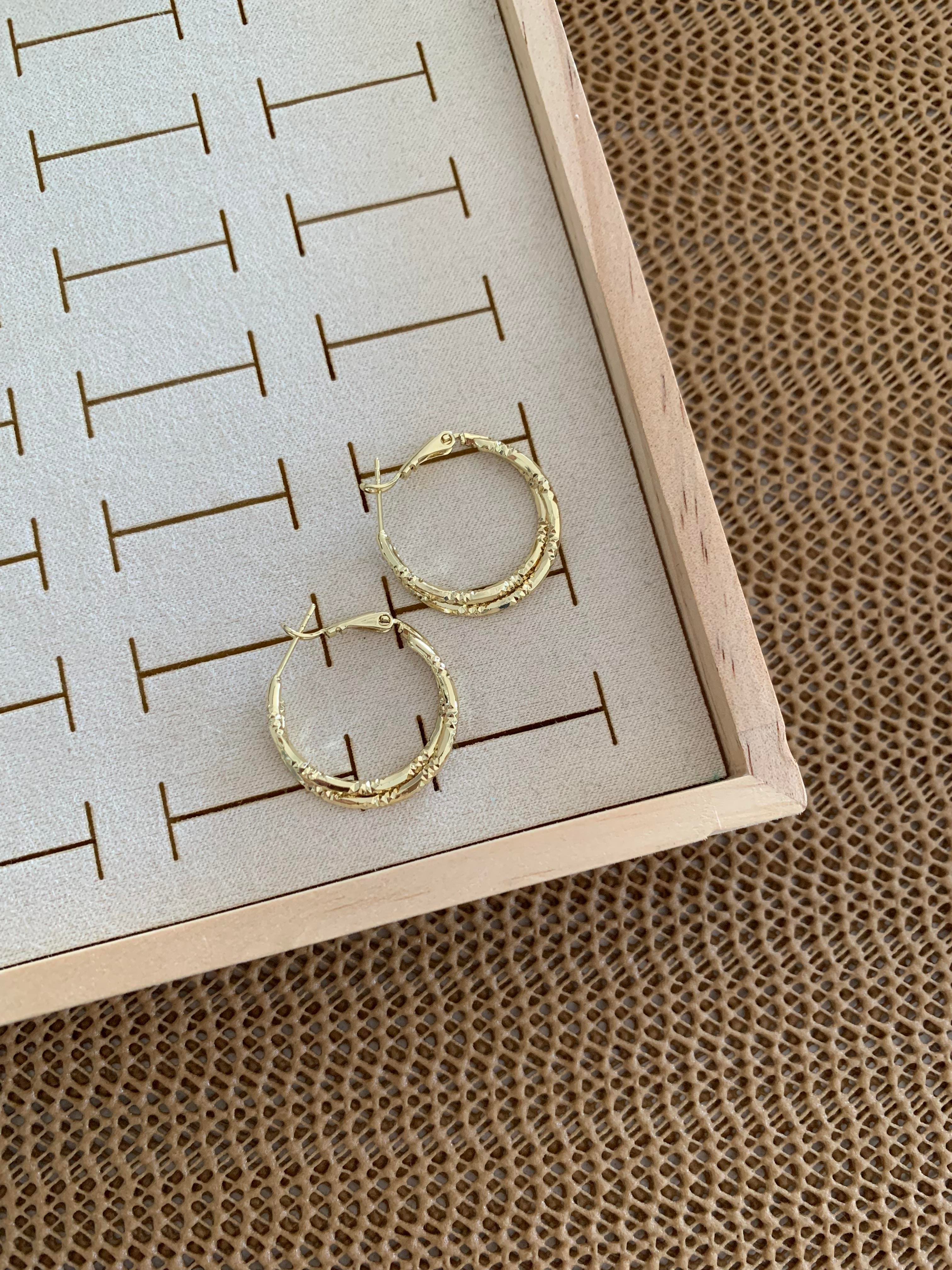 Vip Gold 2 Cm Pırıltılı Kıvrımlı Halka Küpe