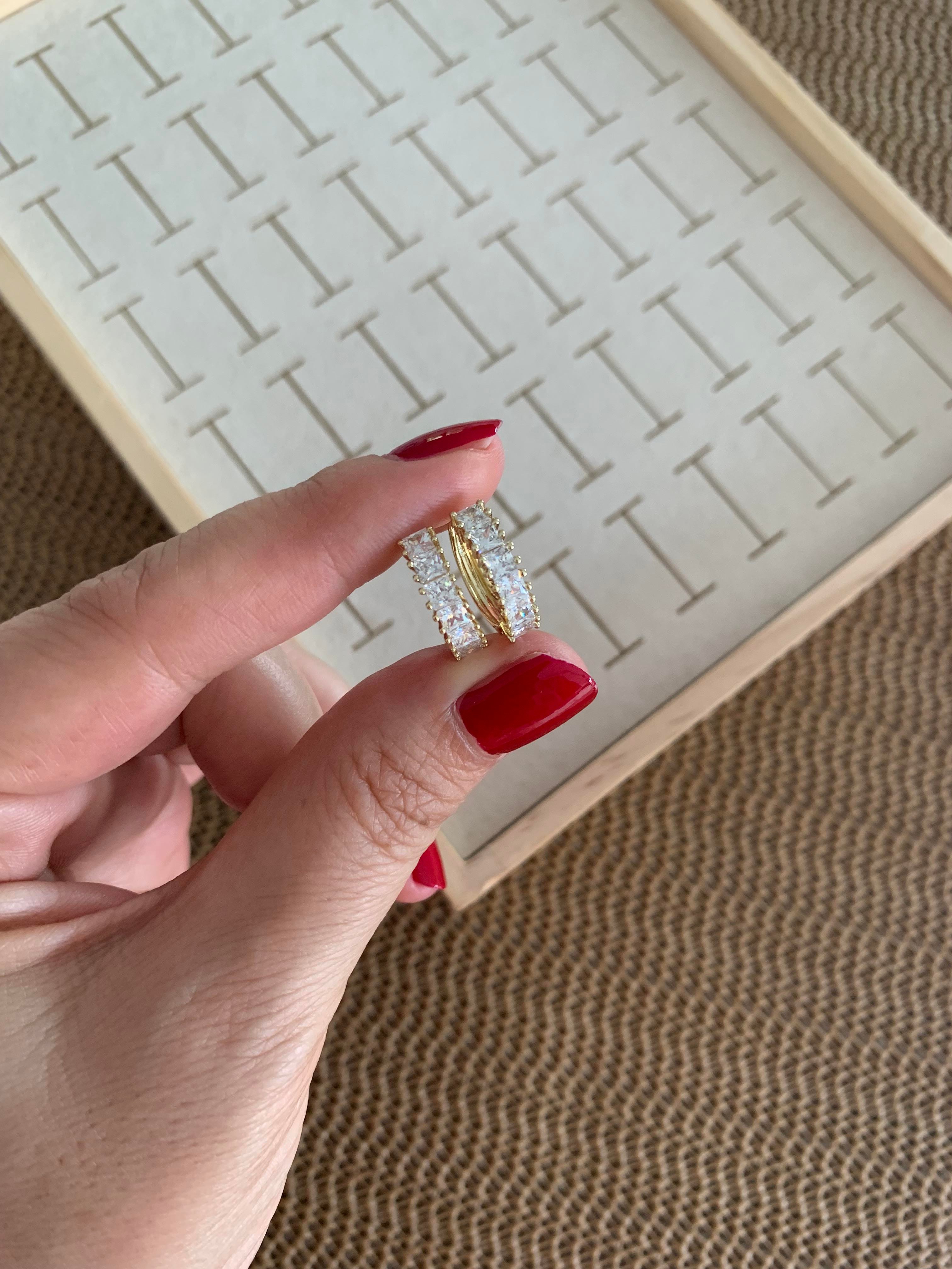 Vip Gold Altı Sıra Baget Tek Taşlı Halka Küpe
