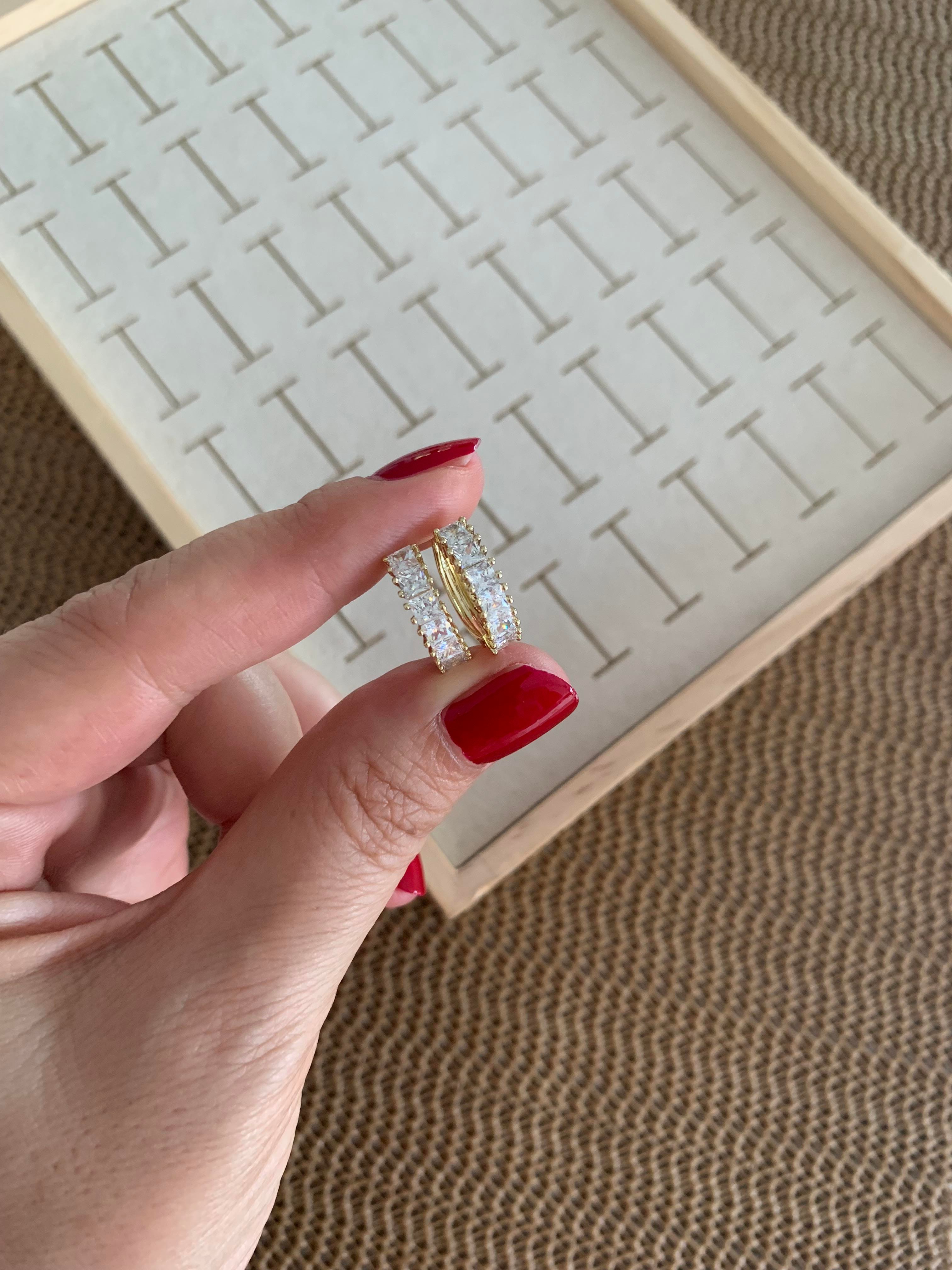 Vip Gold Altı Sıra Baget Tek Taşlı Halka Küpe