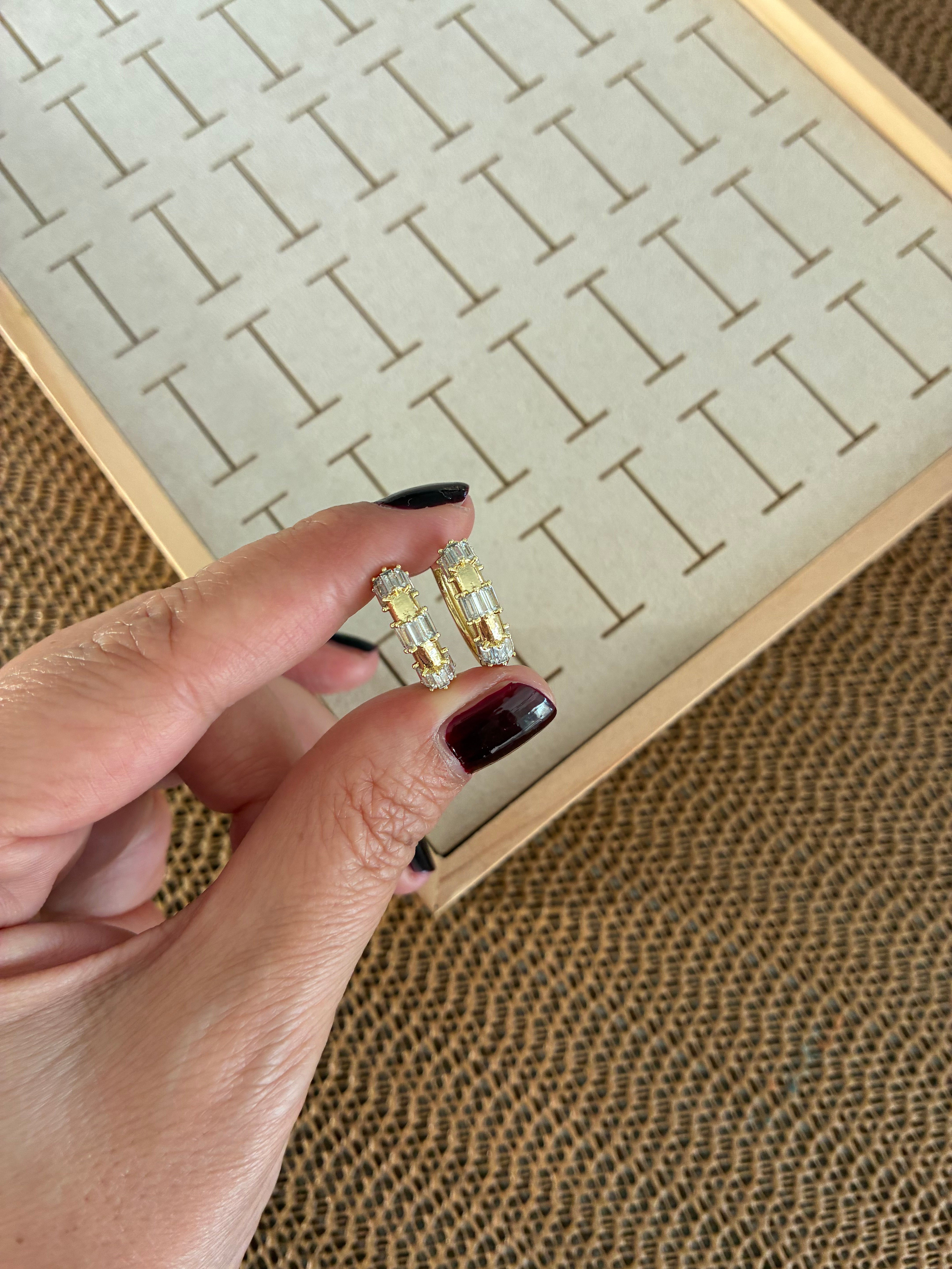 Vip Gold Baget Taş Biyeli Halka Küpe