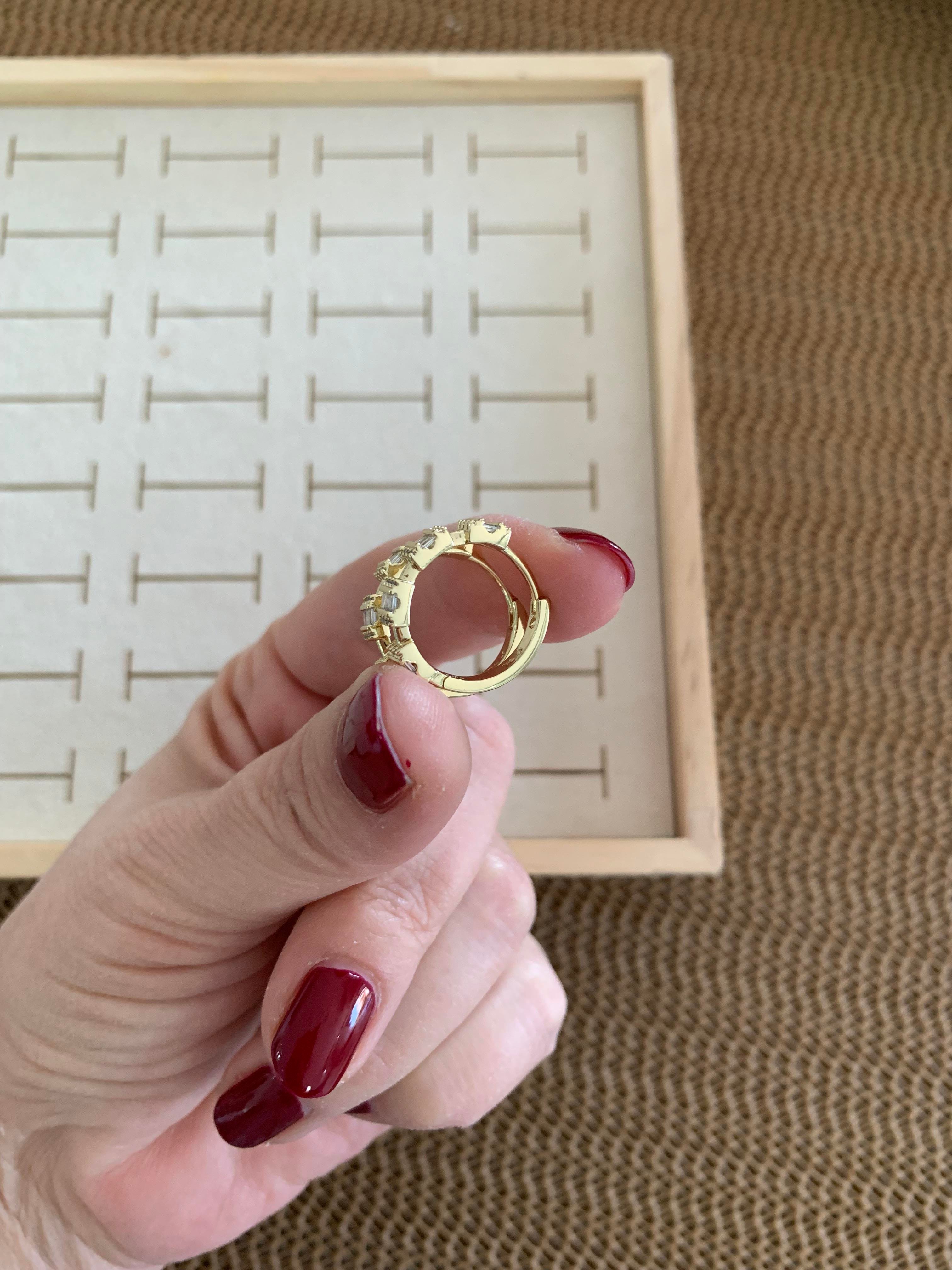 Vip Gold Baget Taş Kare Sıralı Halka Küpe