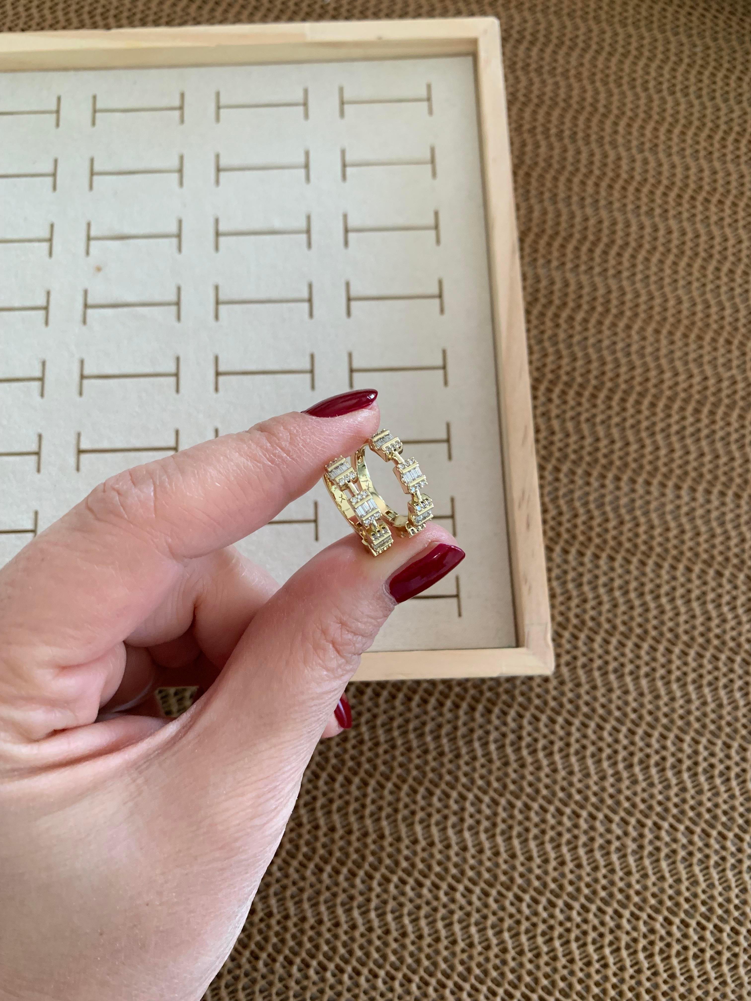 Vip Gold Baget Taş Kare Sıralı Halka Küpe