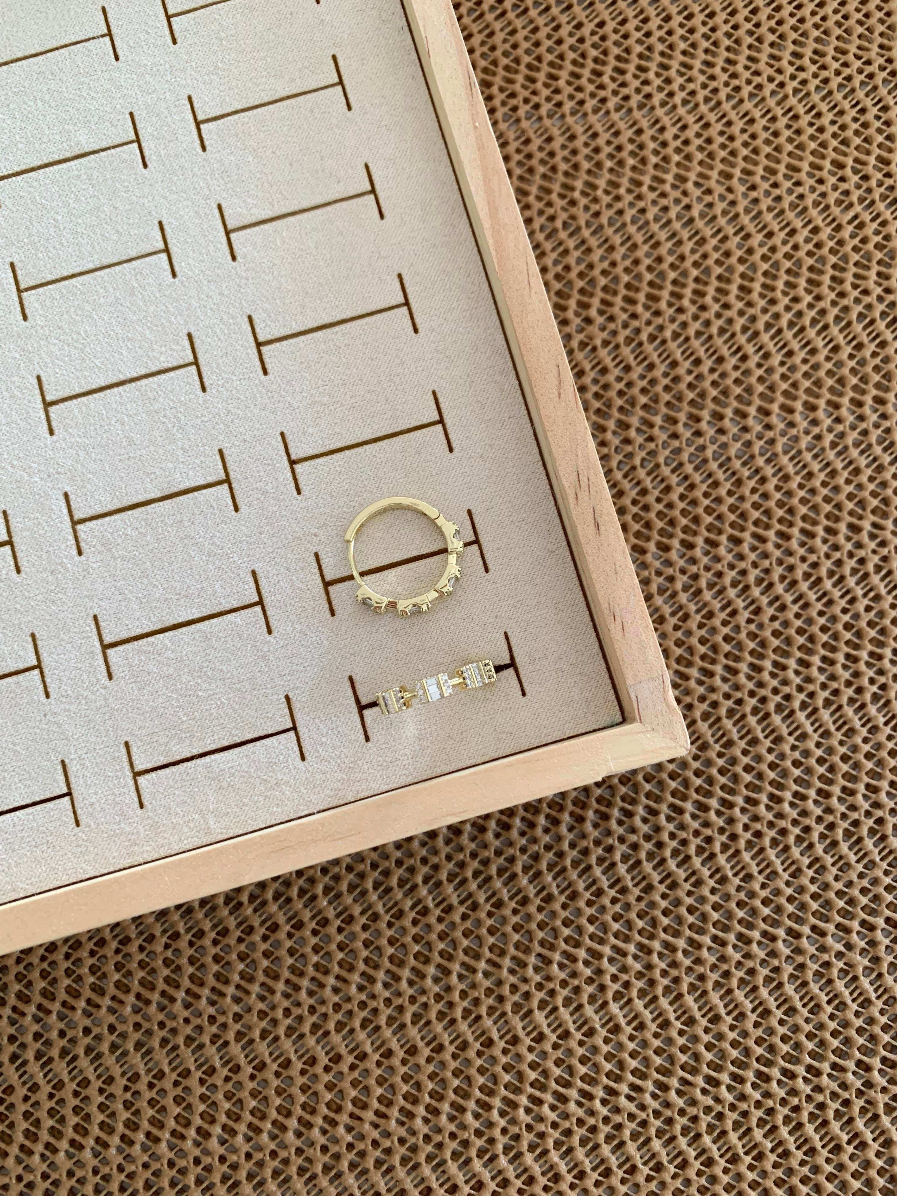 Vip Gold Baget Taş Kare Sıralı Halka Küpe