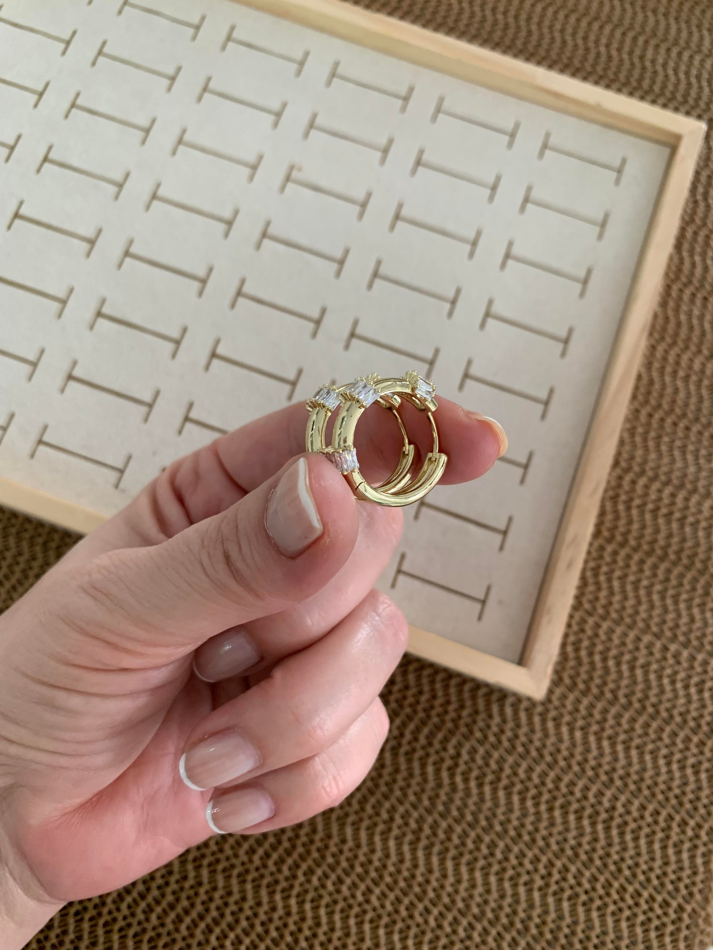 Vip Gold Baget Taşlı Büyük Biyeli Küpe