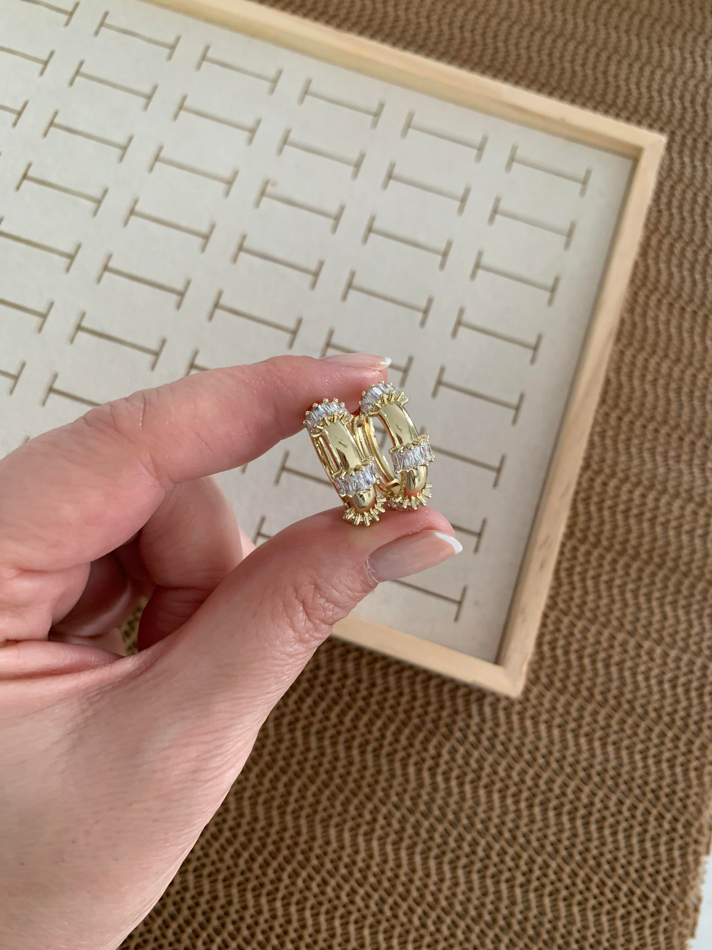 Vip Gold Baget Taşlı Büyük Biyeli Küpe