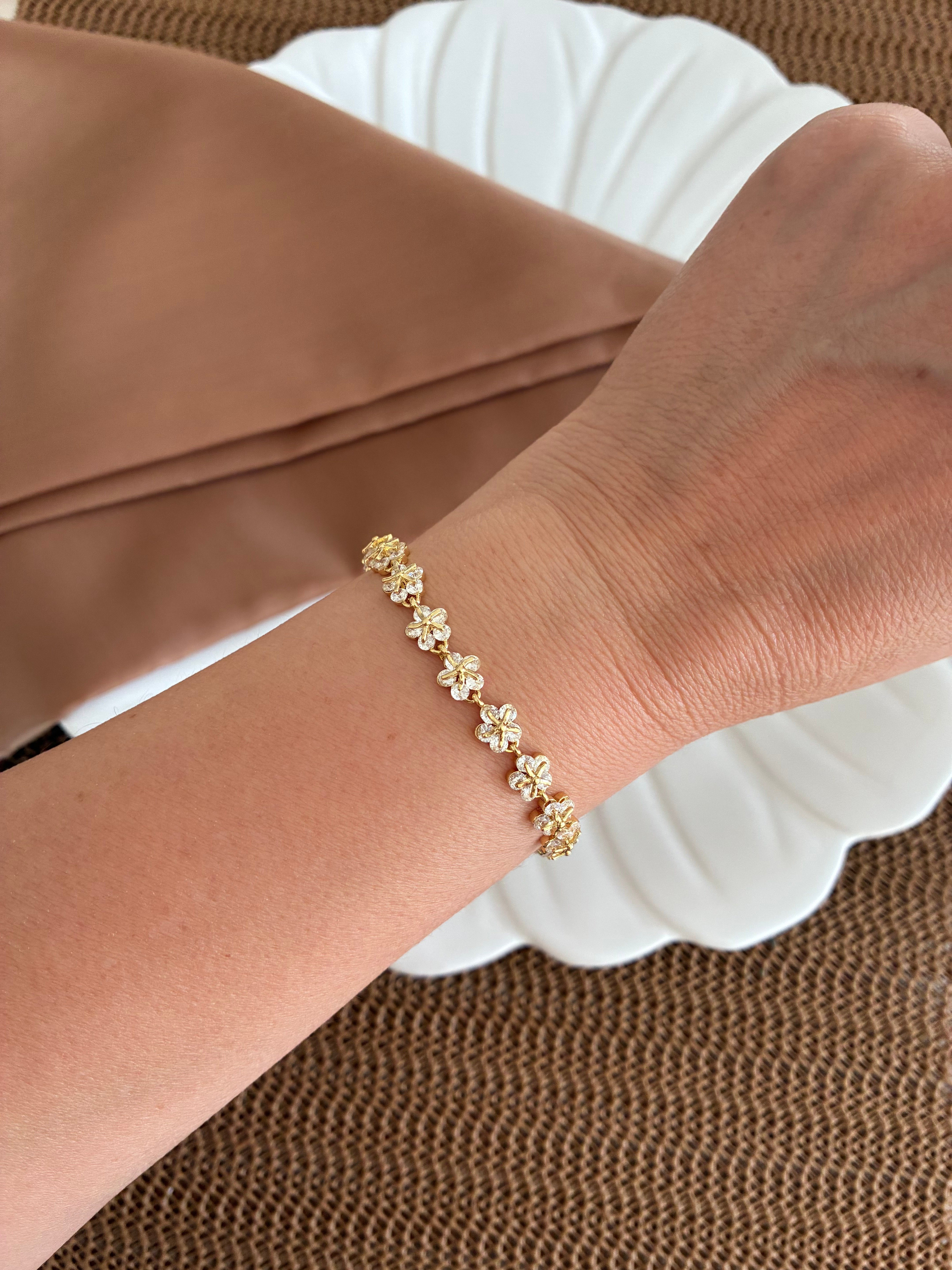 Vip Gold Baget Taşlı Çiçek Sıralı Bileklik