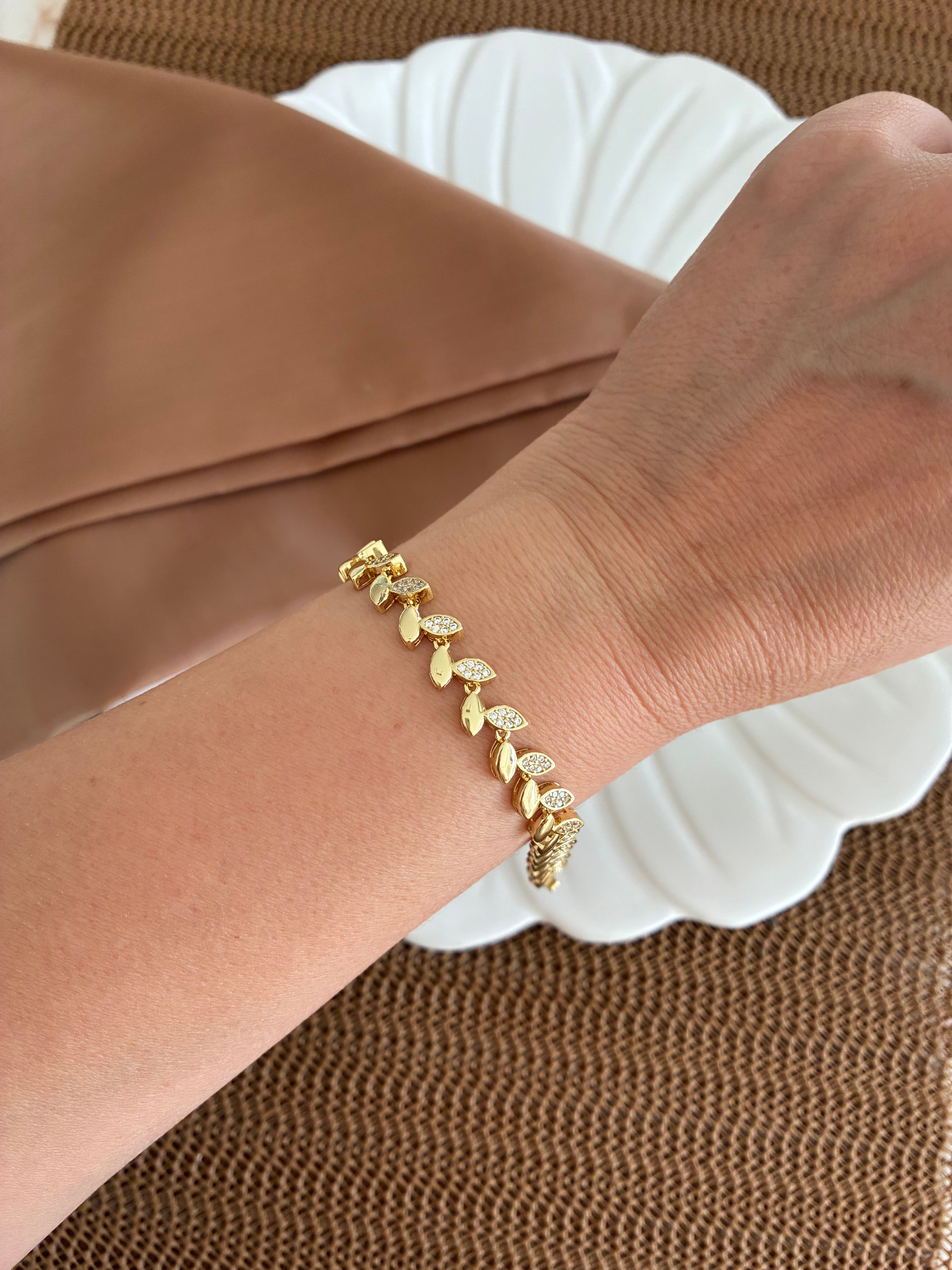 Vip Gold Baget Taşlı Plaka Yaprak Sıralı Bileklik