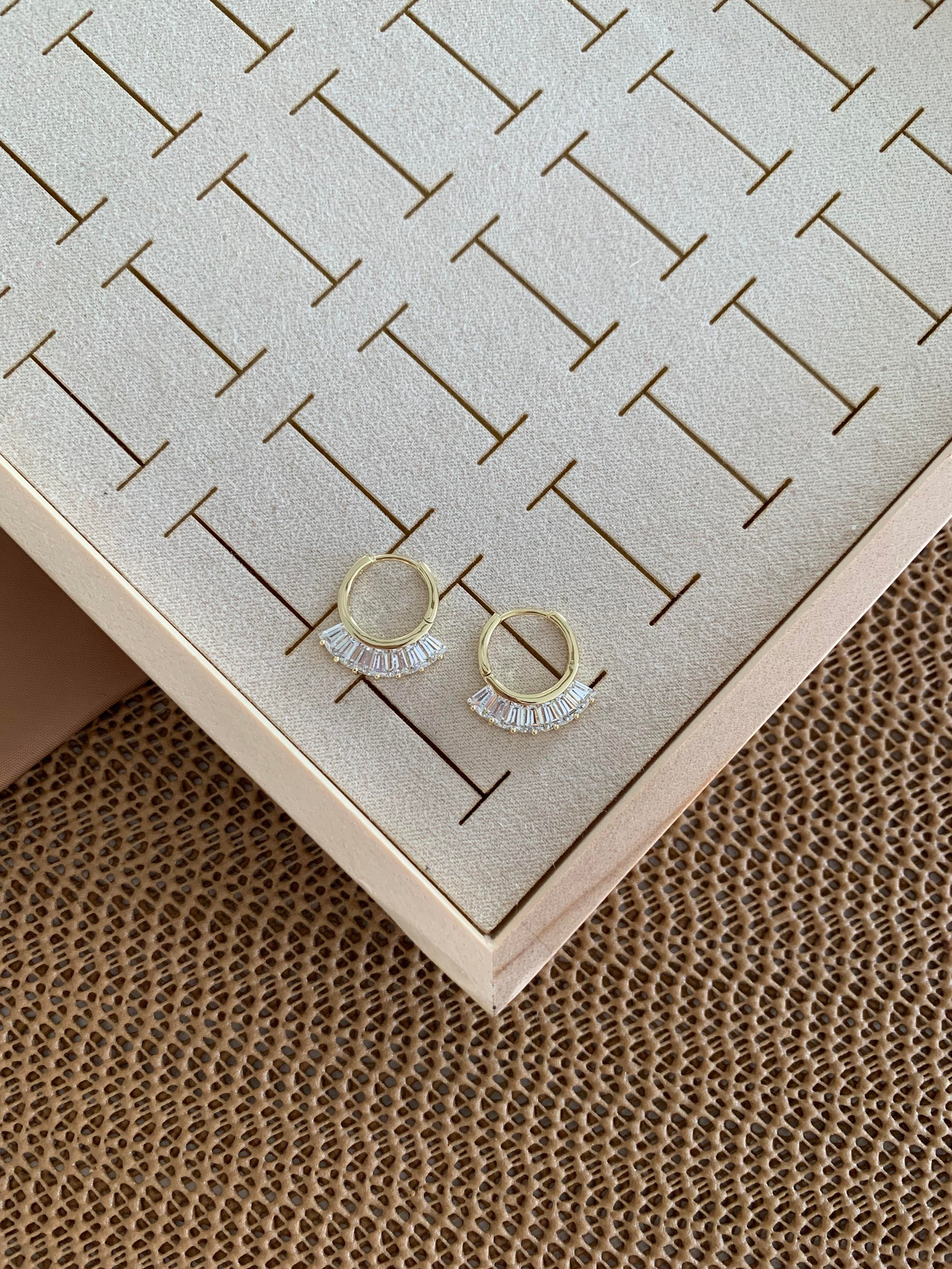 Vip Gold Baget Taşlı Tasarım  Halka Küpe