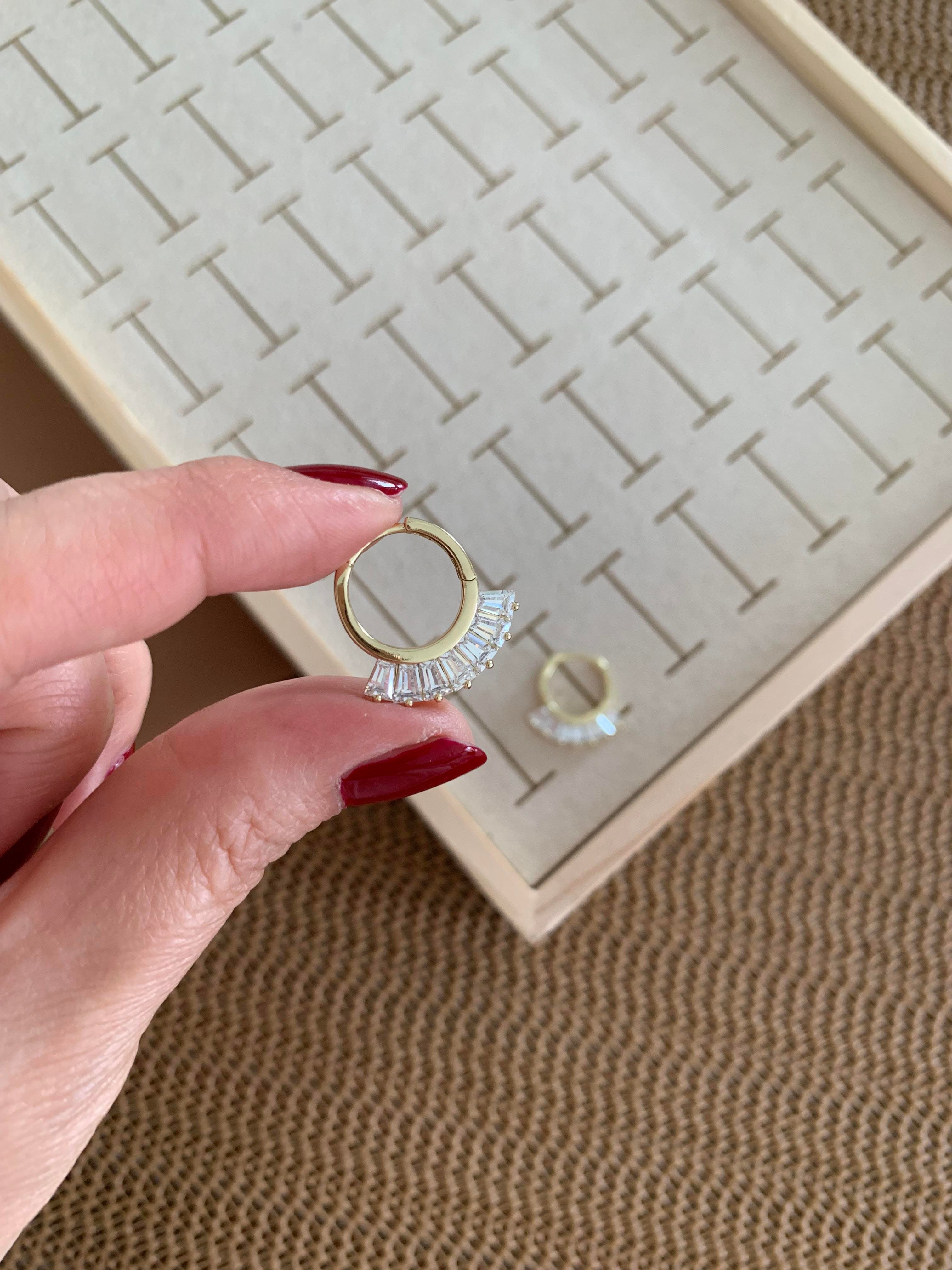 Vip Gold Baget Taşlı Tasarım  Halka Küpe