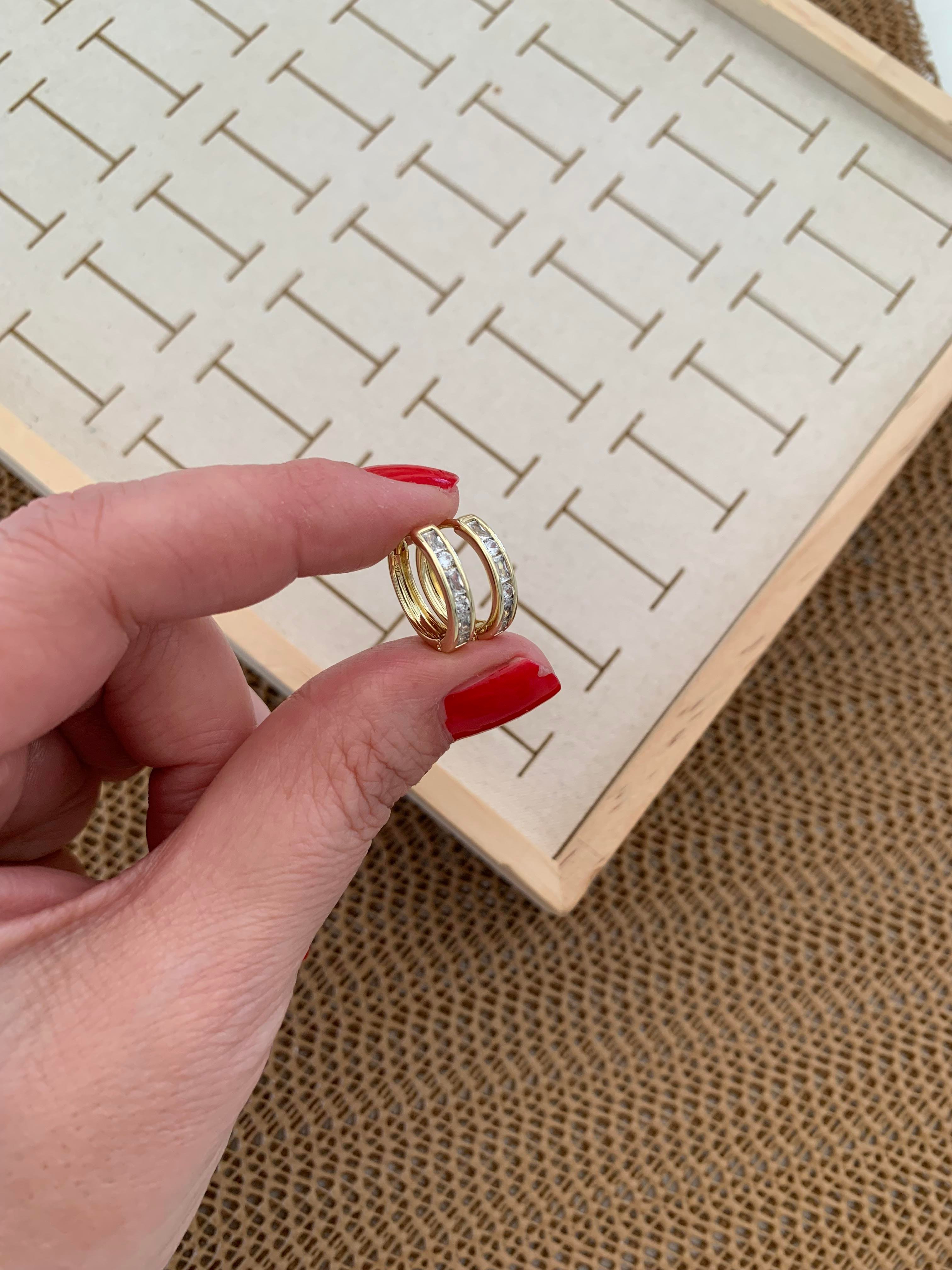 Vip Gold Baget Taşlı X Detaylı Halka Küpe