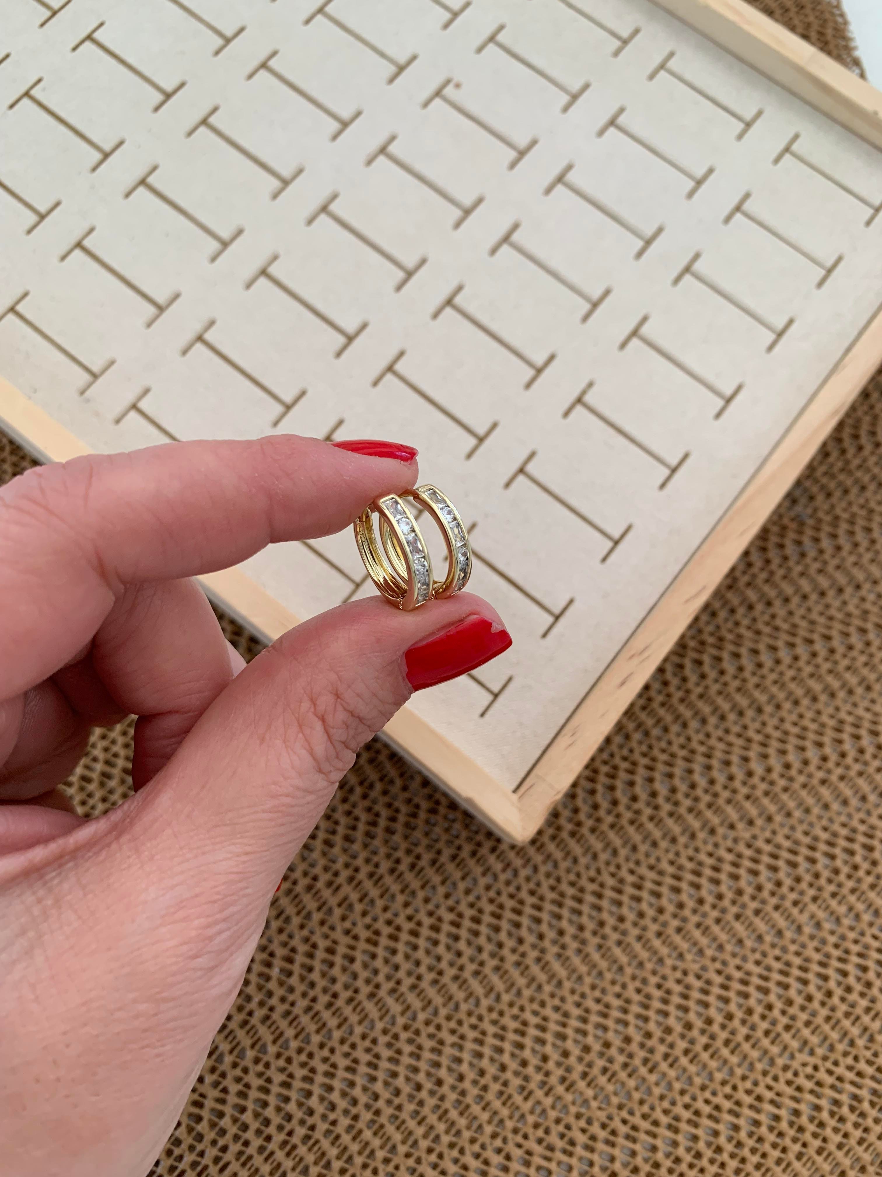 Vip Gold Baget Taşlı X Detaylı Halka Küpe