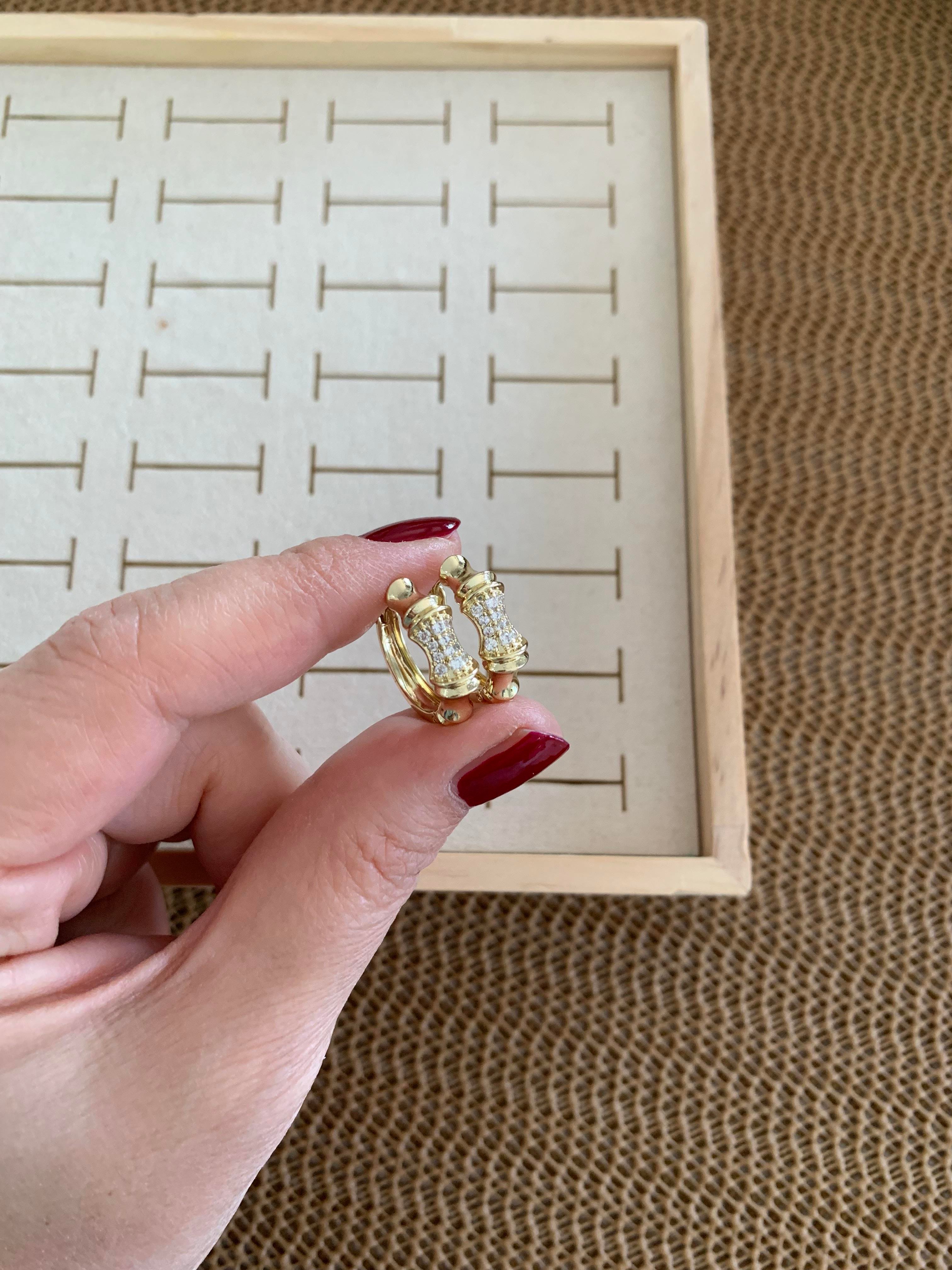 Vip Gold Biyeli Zirkon Taşlı İnce Halka Küpe