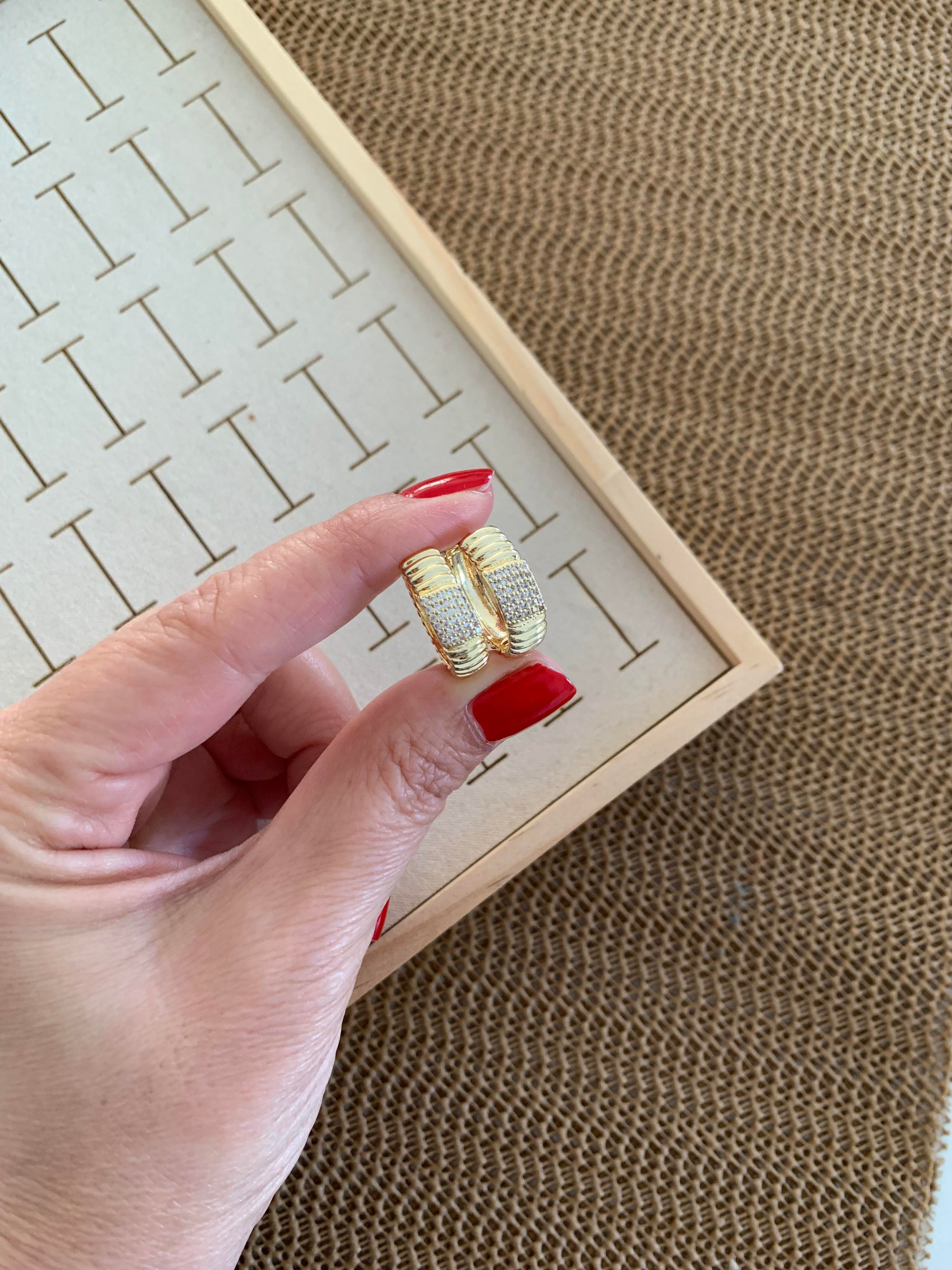 Vip Gold Çizgili Ortası Zirkon Taşlı Halka Küpe