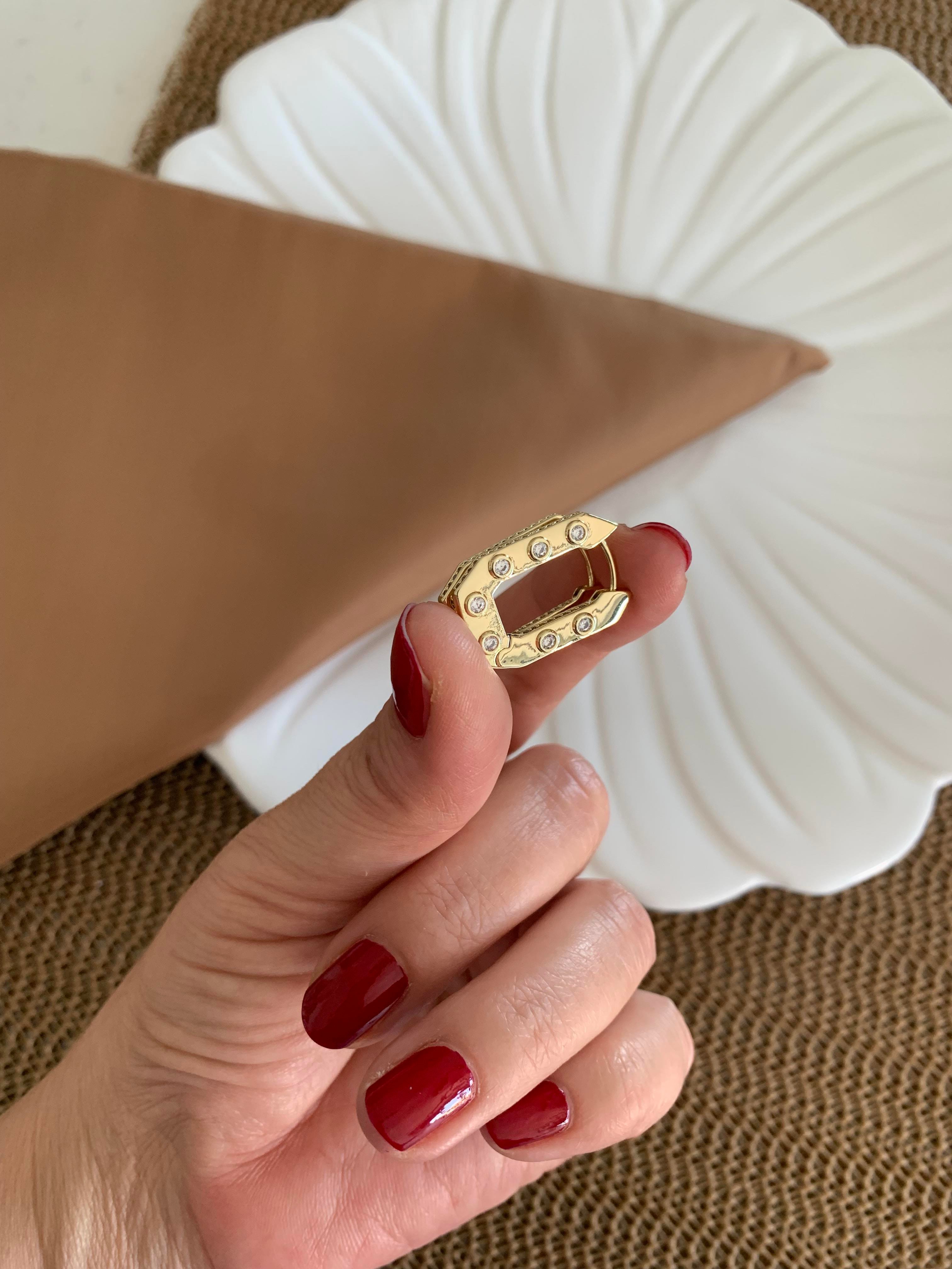 Vip Gold Gömme Taşlı Plaka Beşgen U Küpe