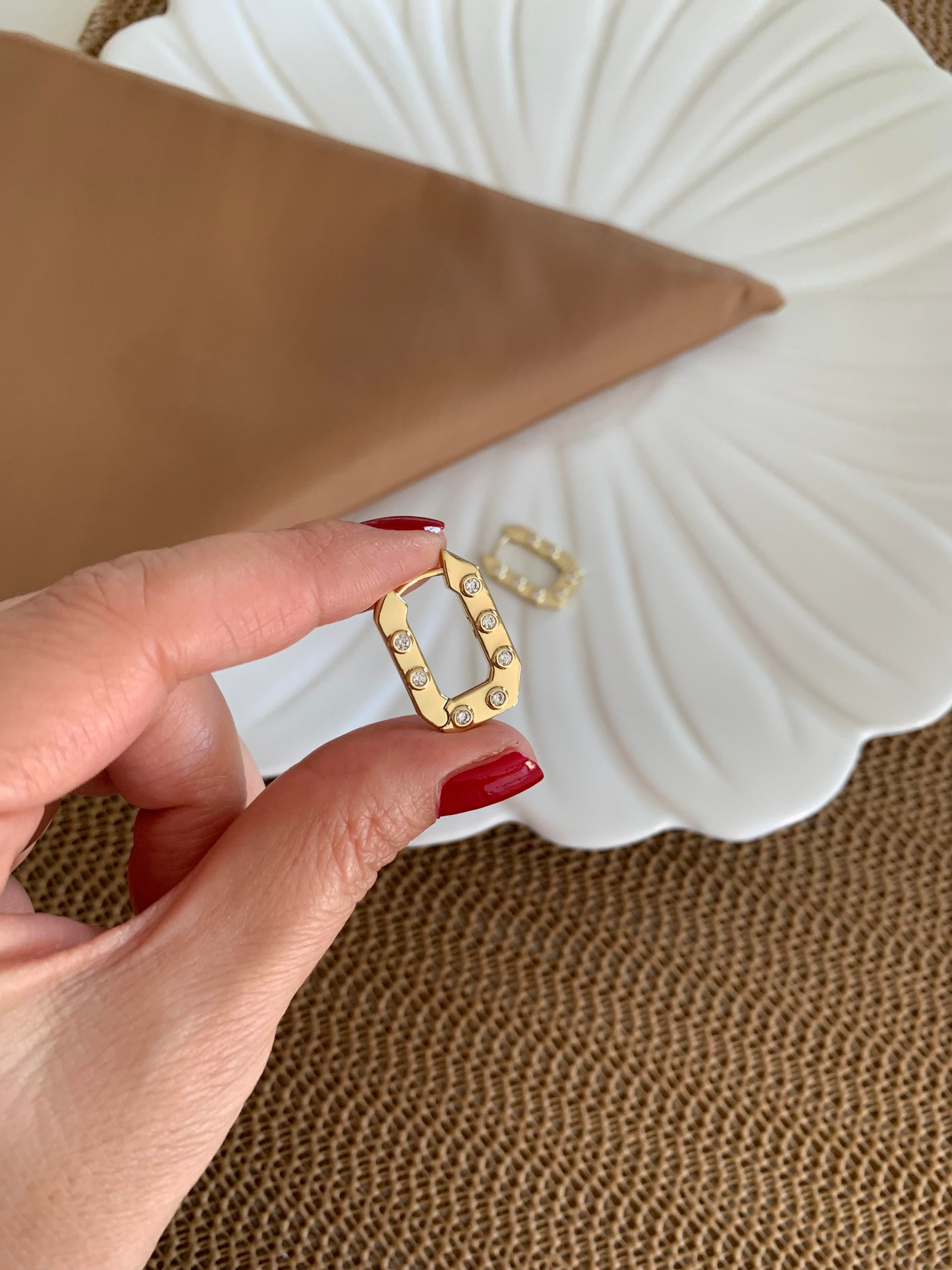 Vip Gold Gömme Taşlı Plaka Beşgen U Küpe