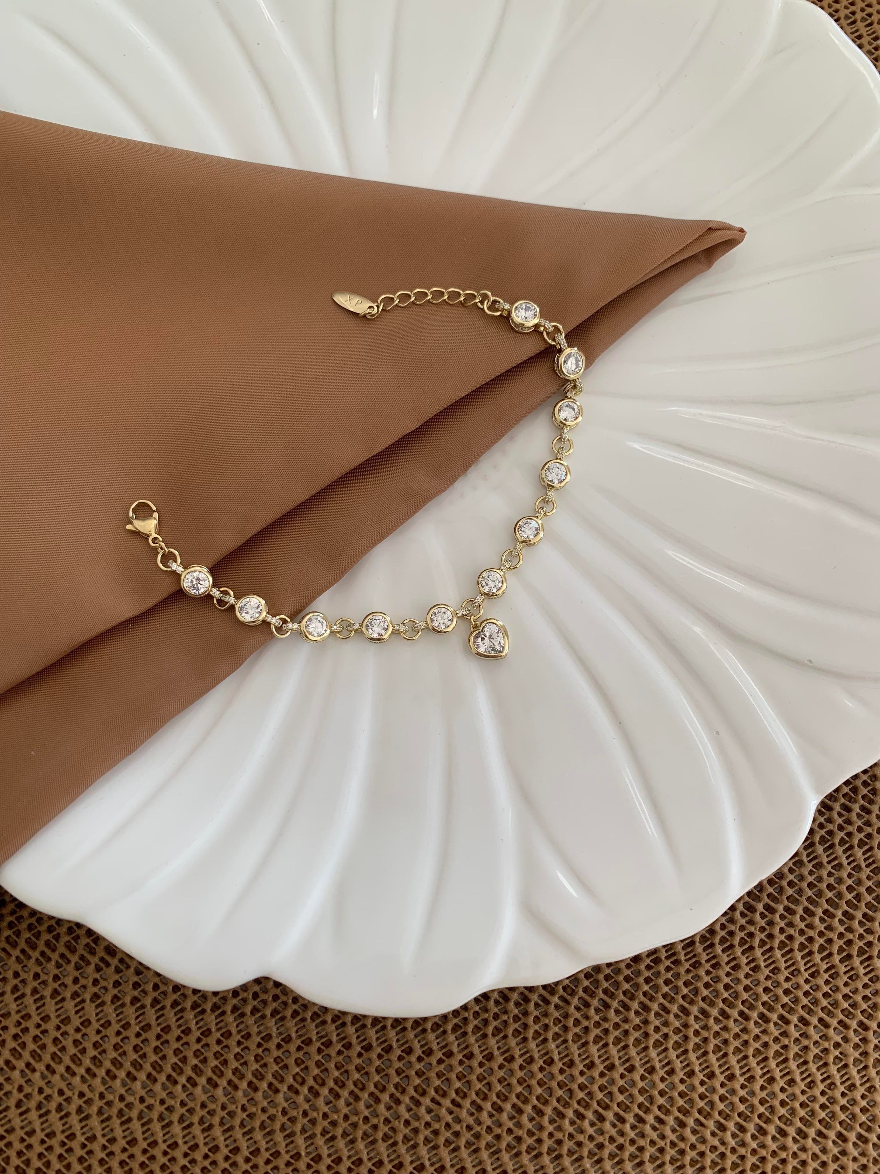 Vip Gold Gömme Tek Taş Kalp Sıralı Bileklik