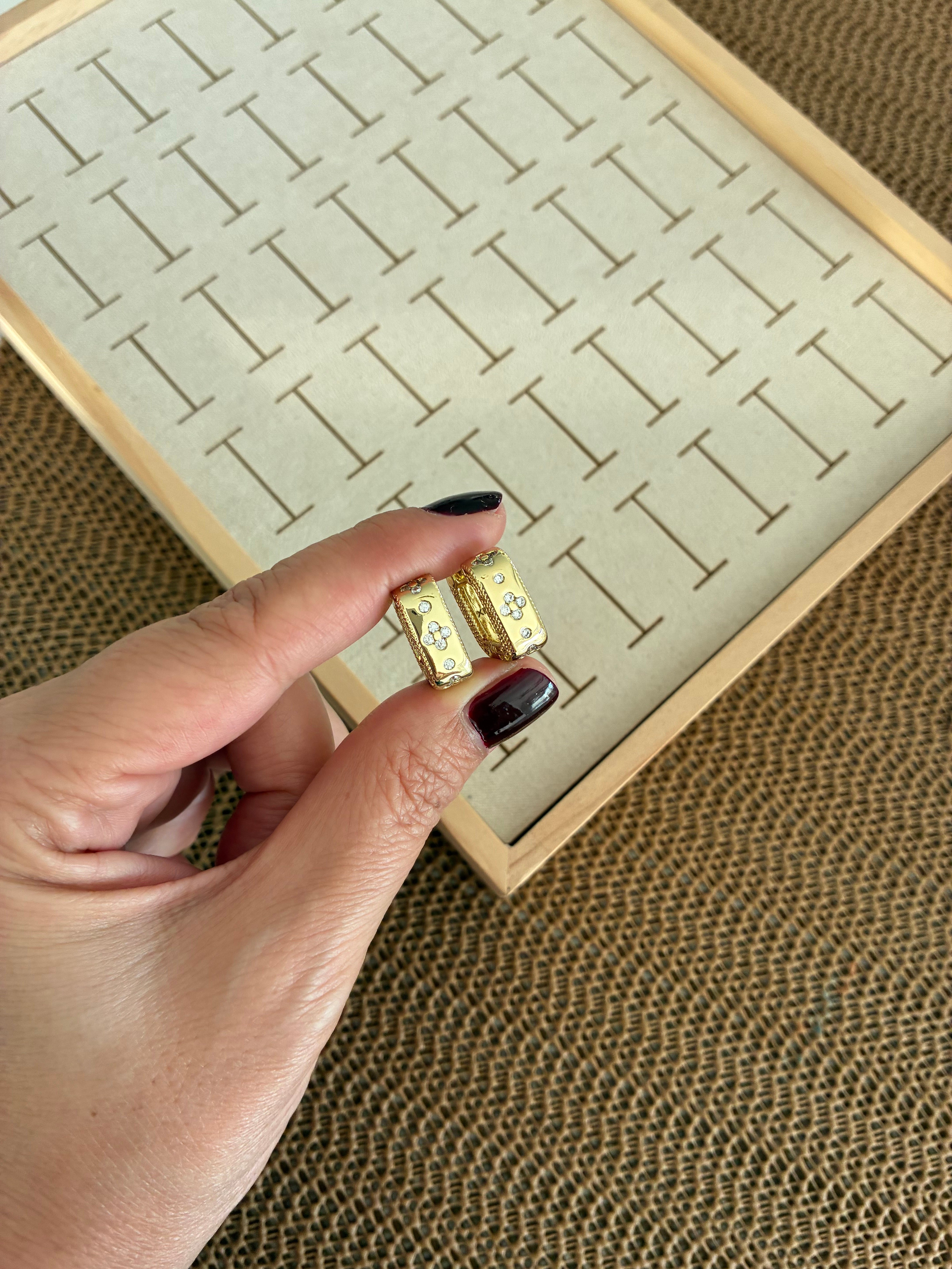 Vip Gold Gömme Yonca Taşlı Kare Küpe