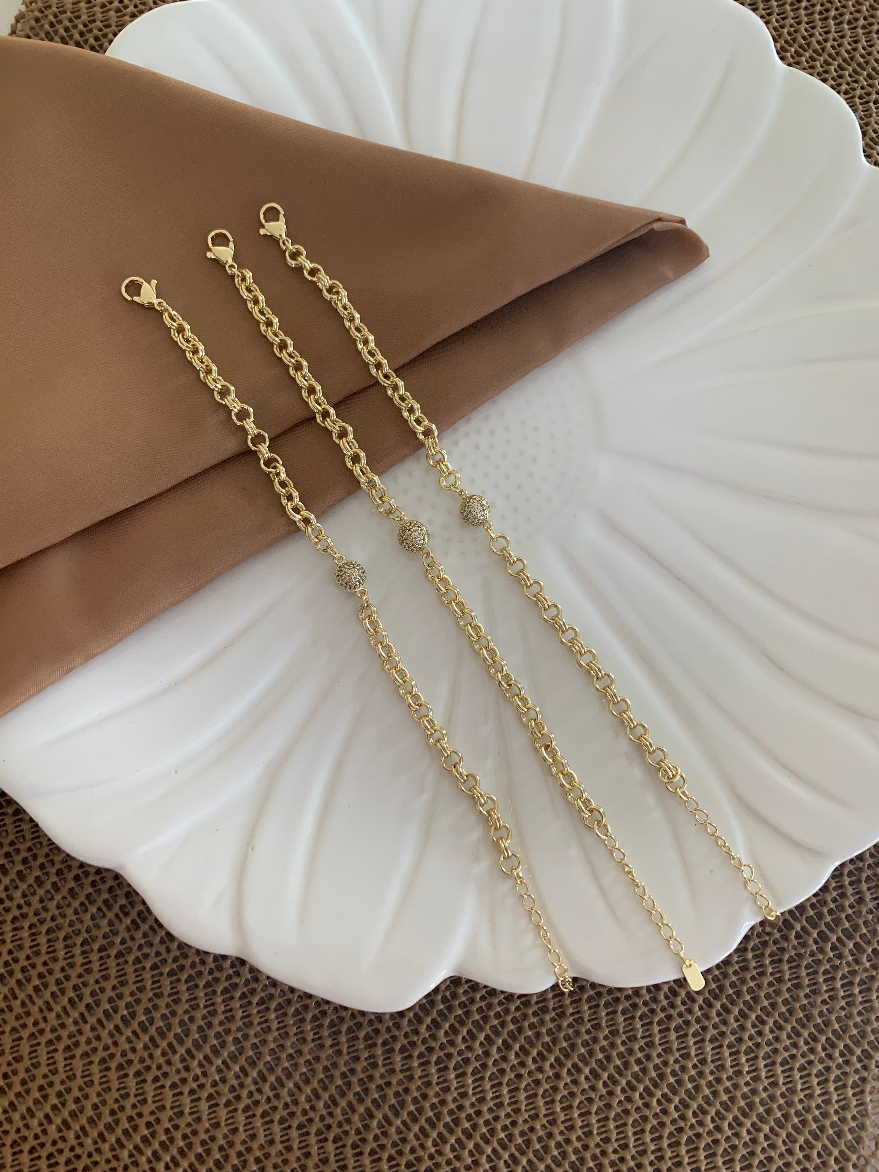 Vip Gold İç İçe Geçme Zincirli Zirkon Taş Beyaz Nazar Top Bileklik