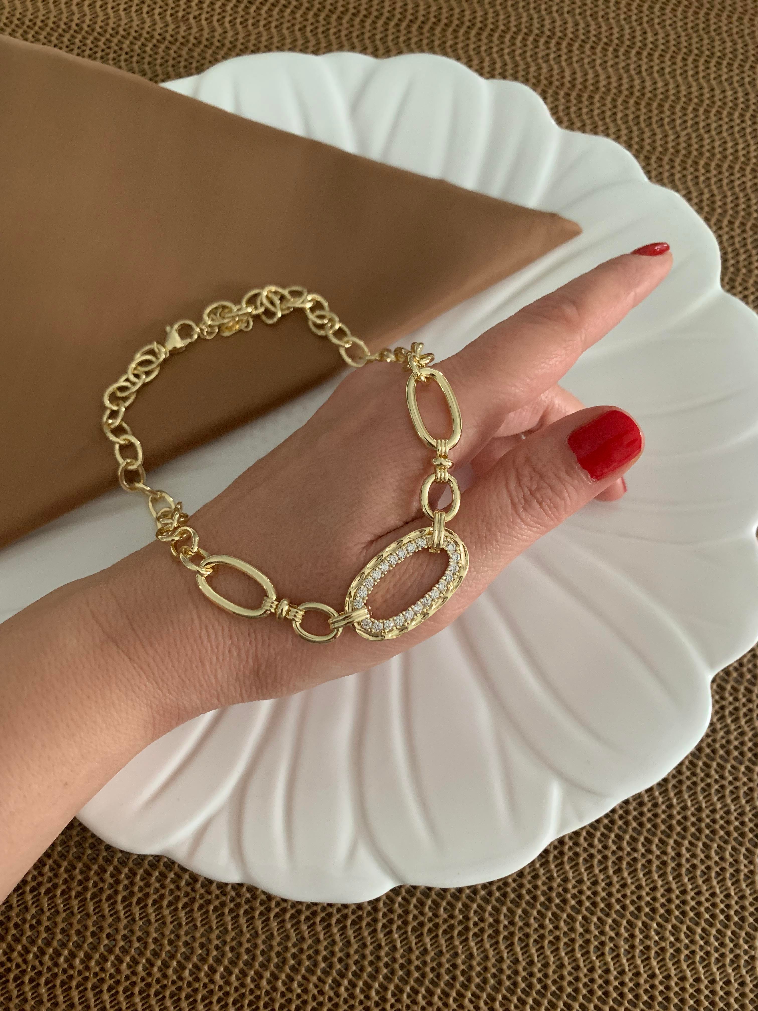 Vip Gold İç İçe Geçme Zirkon Taşlı Oval Tasarım Kolye