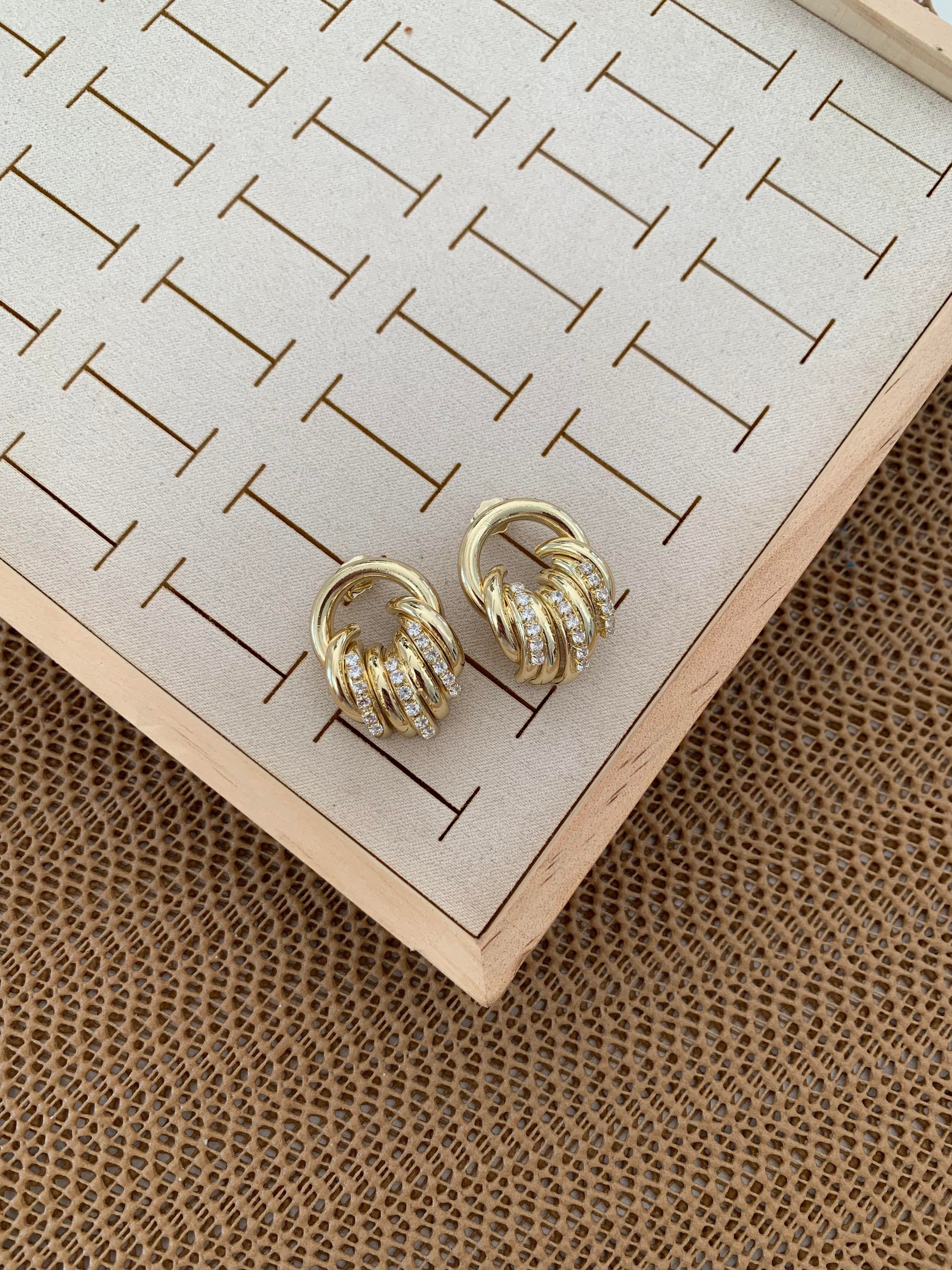 Vip Gold İç İçe Geçme Zirkon Taşlı Tasarım Küpe