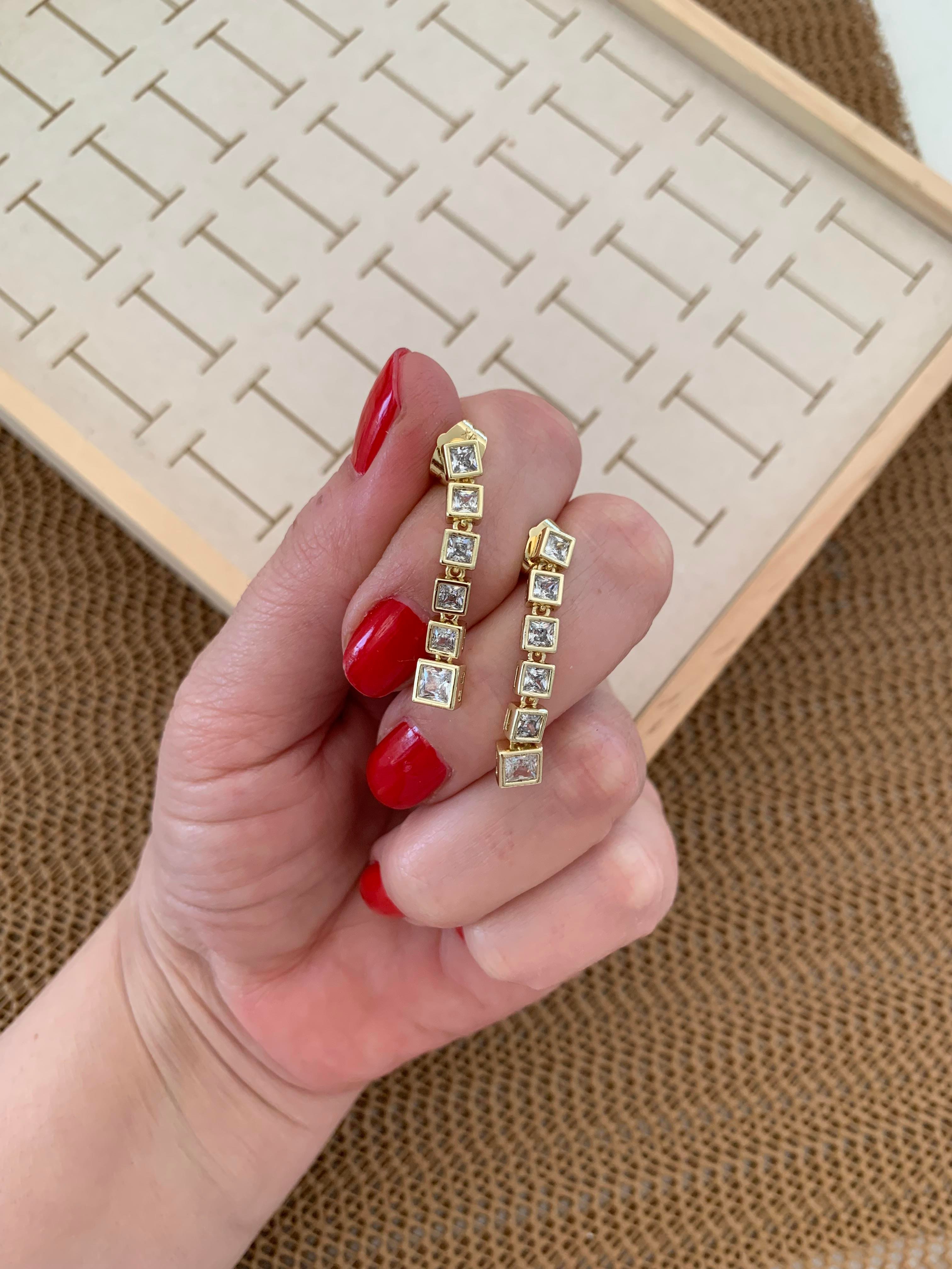 Vip Gold Kare Baget Taş Salllantılı Tasarım Küpe