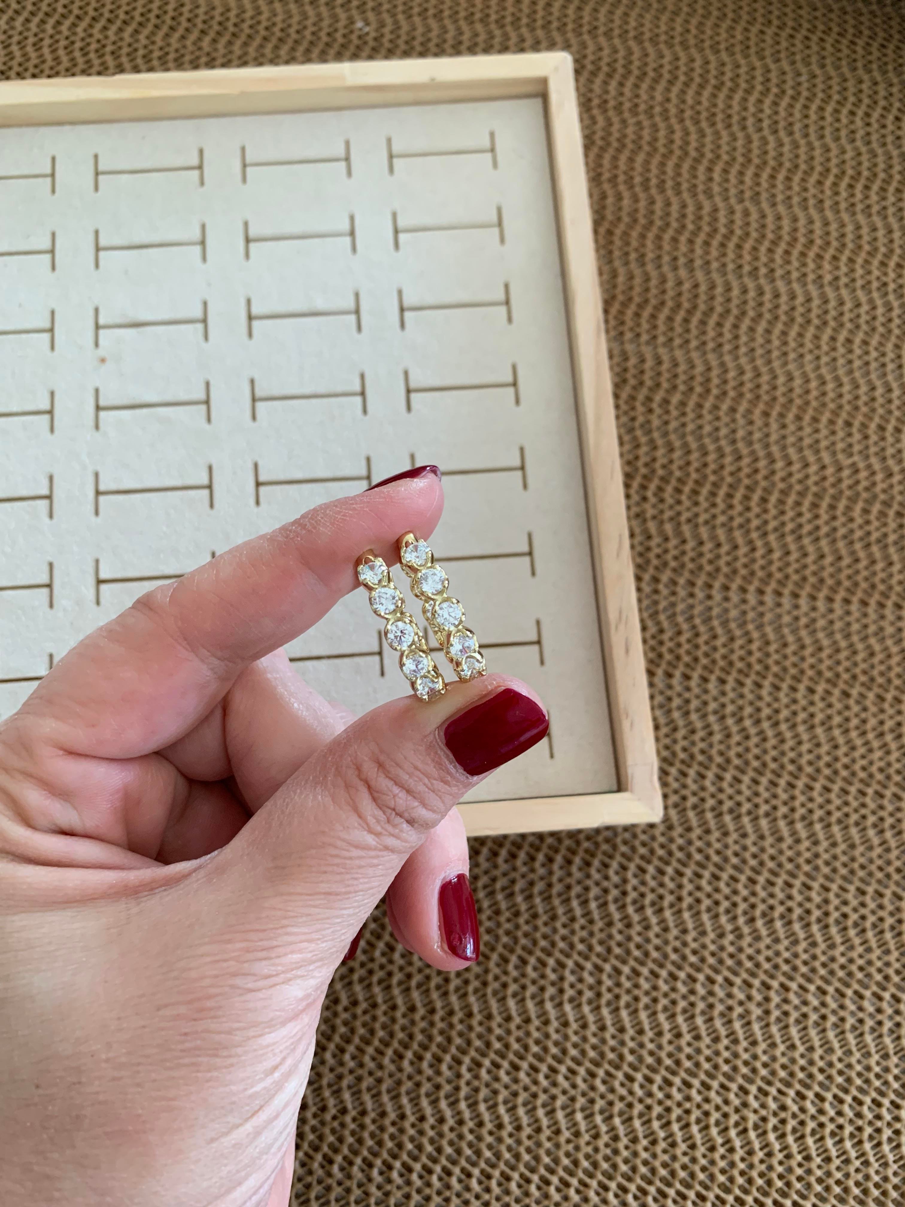 Vip Gold Kare Baget Taş Sıralı Su Yolu Halka Küpe