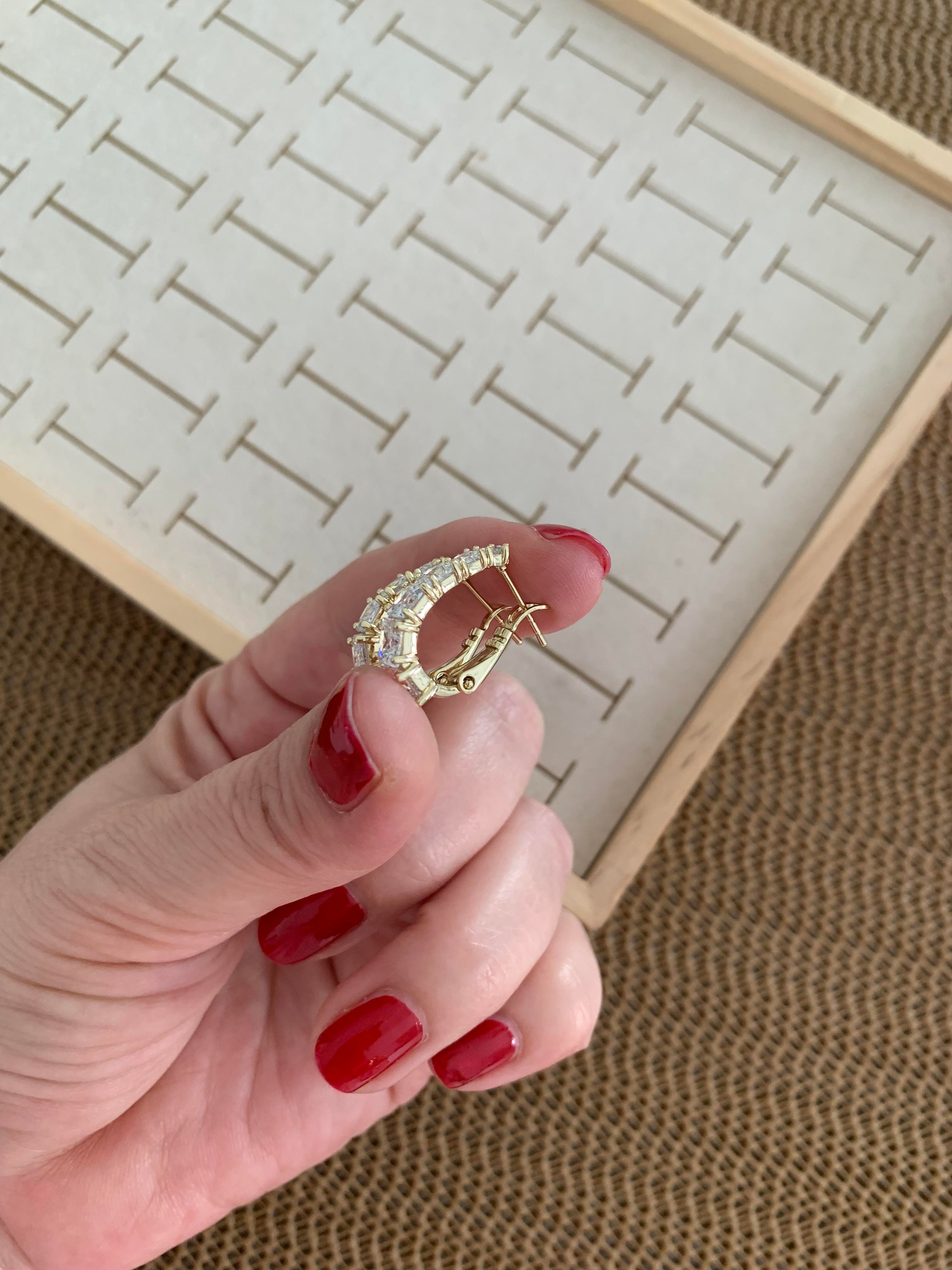 Vip Gold Kare Baget Taş Sıralı U Küpe
