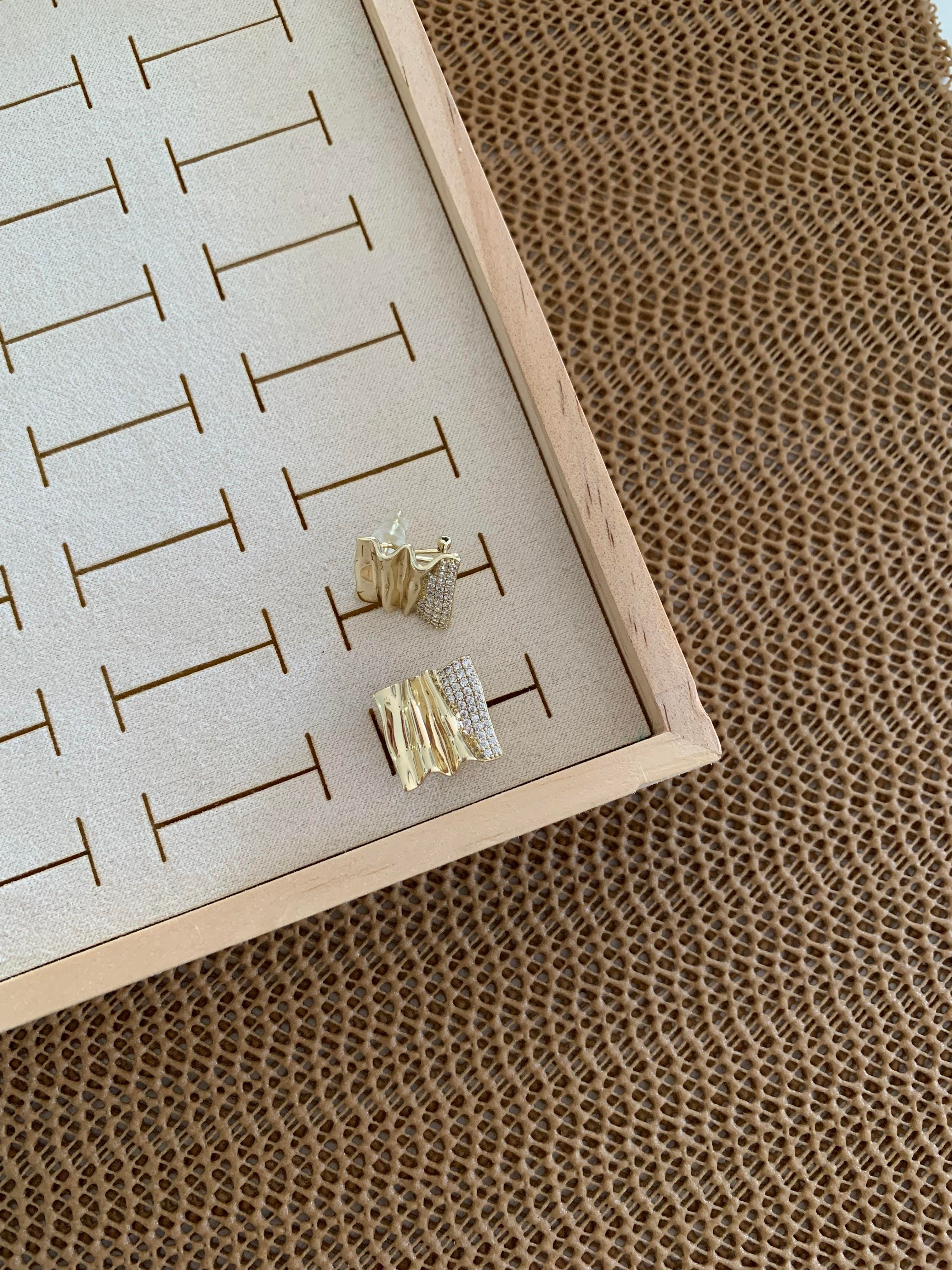 Vip Gold Kare Plaka Zirkon Taşlı U Küpe