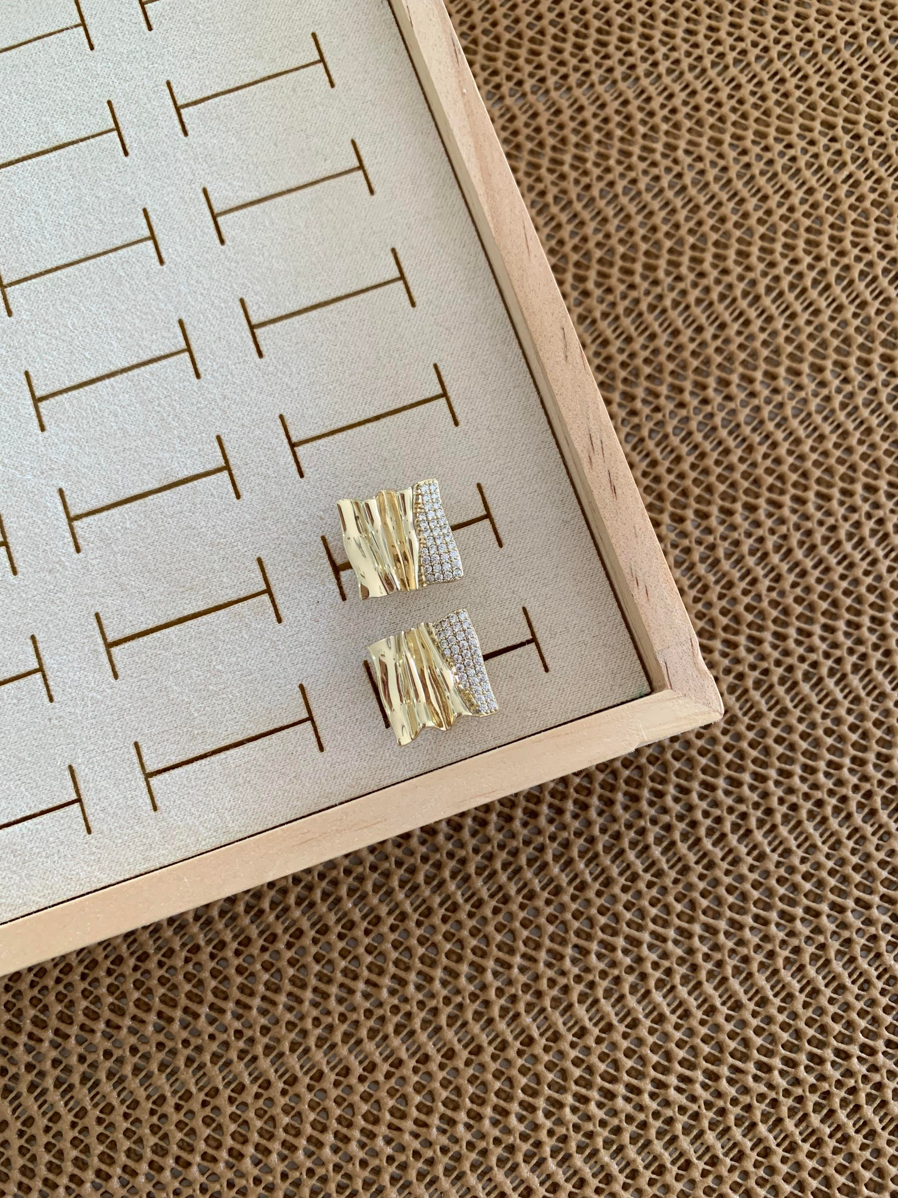 Vip Gold Kare Plaka Zirkon Taşlı U Küpe