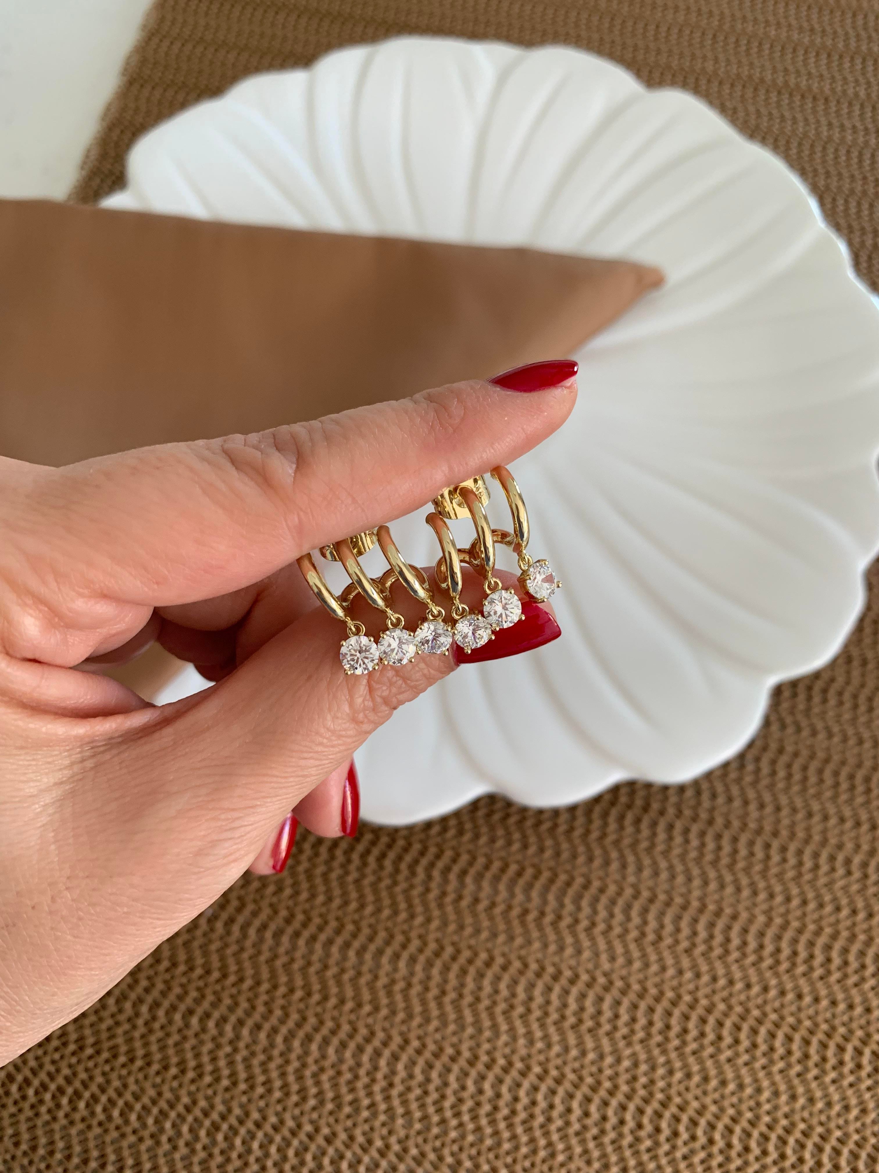 Vip Gold Kare Tek Taş Sallantılı Tasarım Küpe