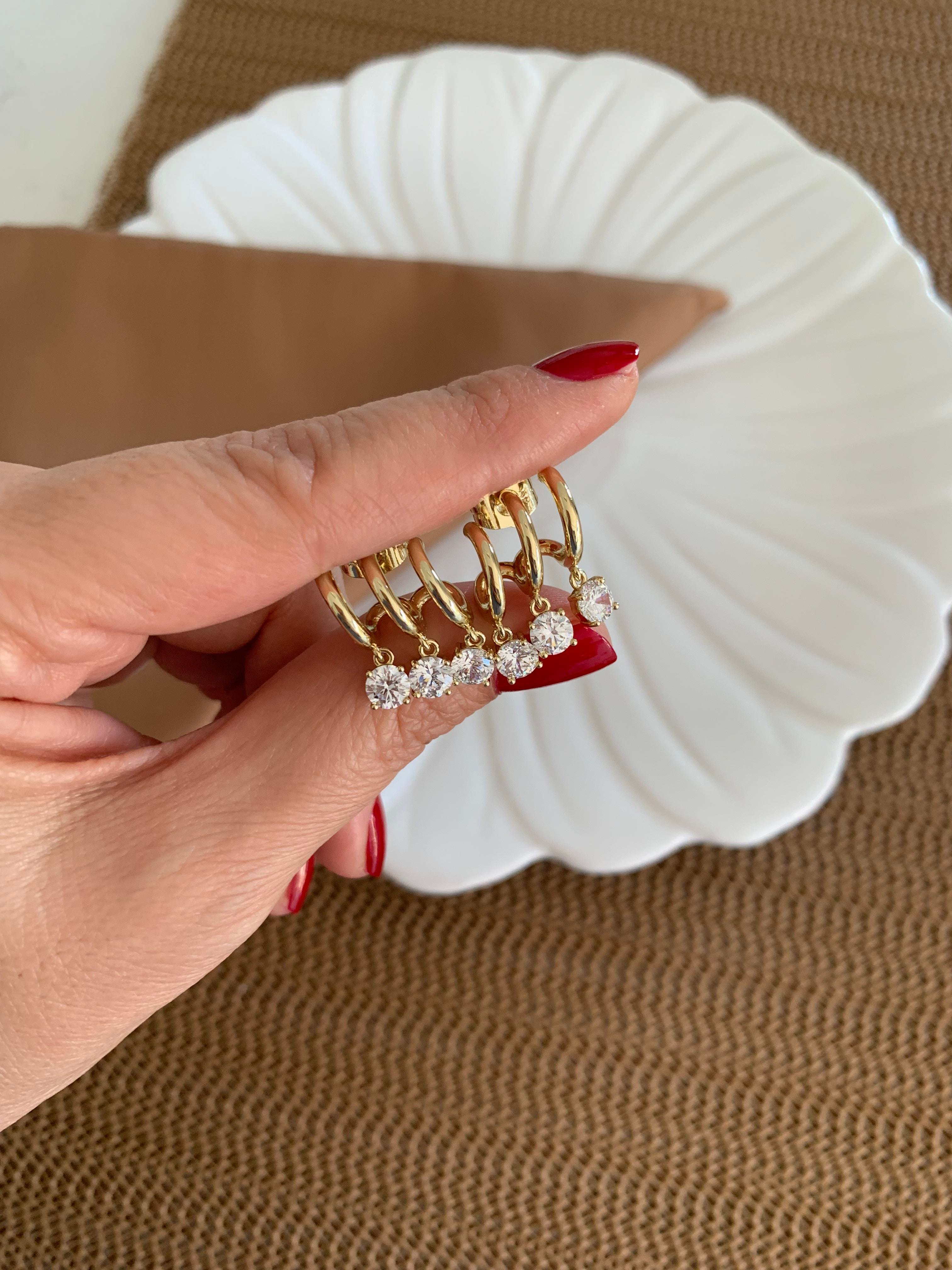 Vip Gold Kare Tek Taş Sallantılı Tasarım Küpe