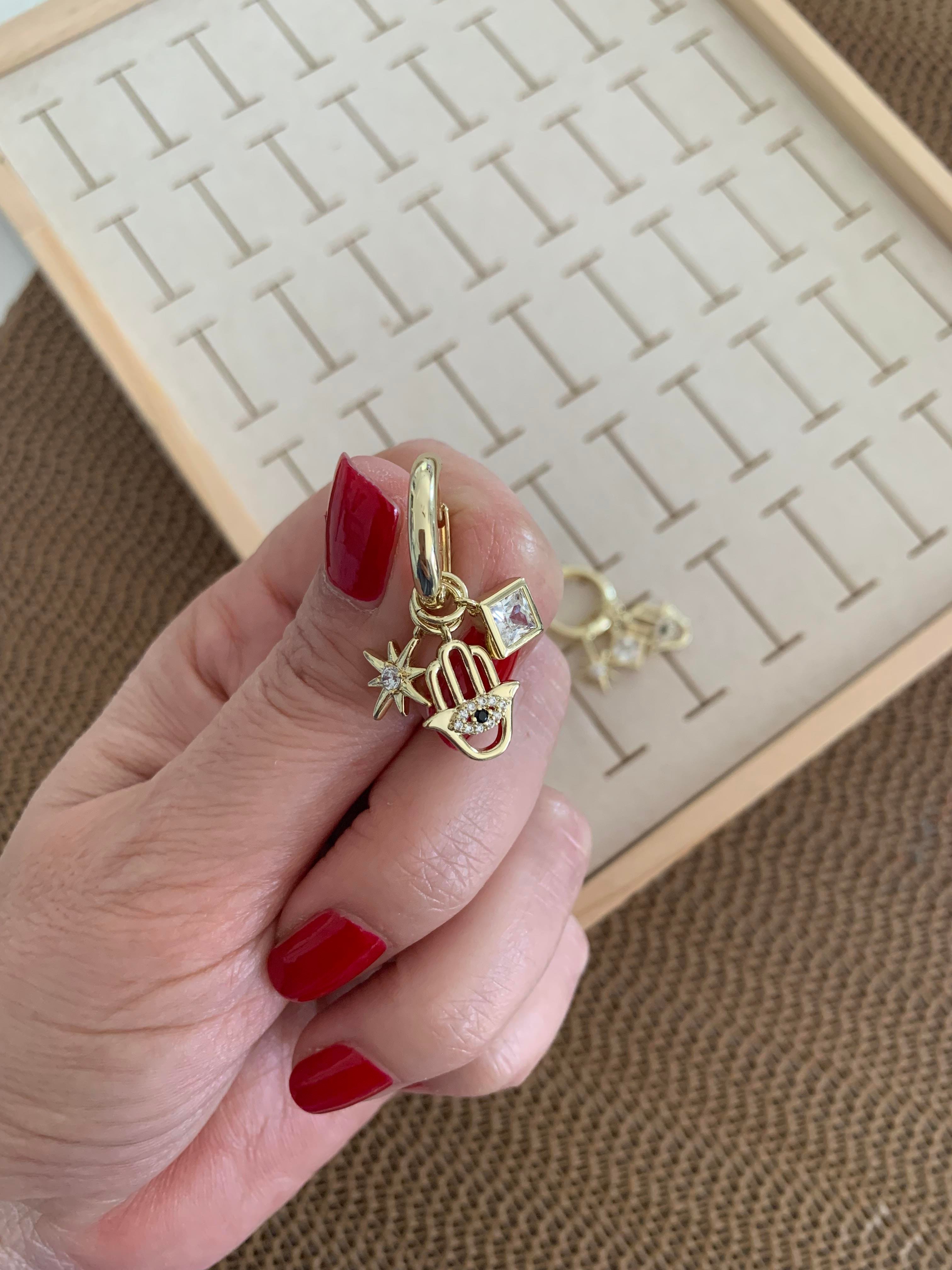 Vip Gold Kare Tek Taşlı Fatma Anaeli Charm Halka Küpe