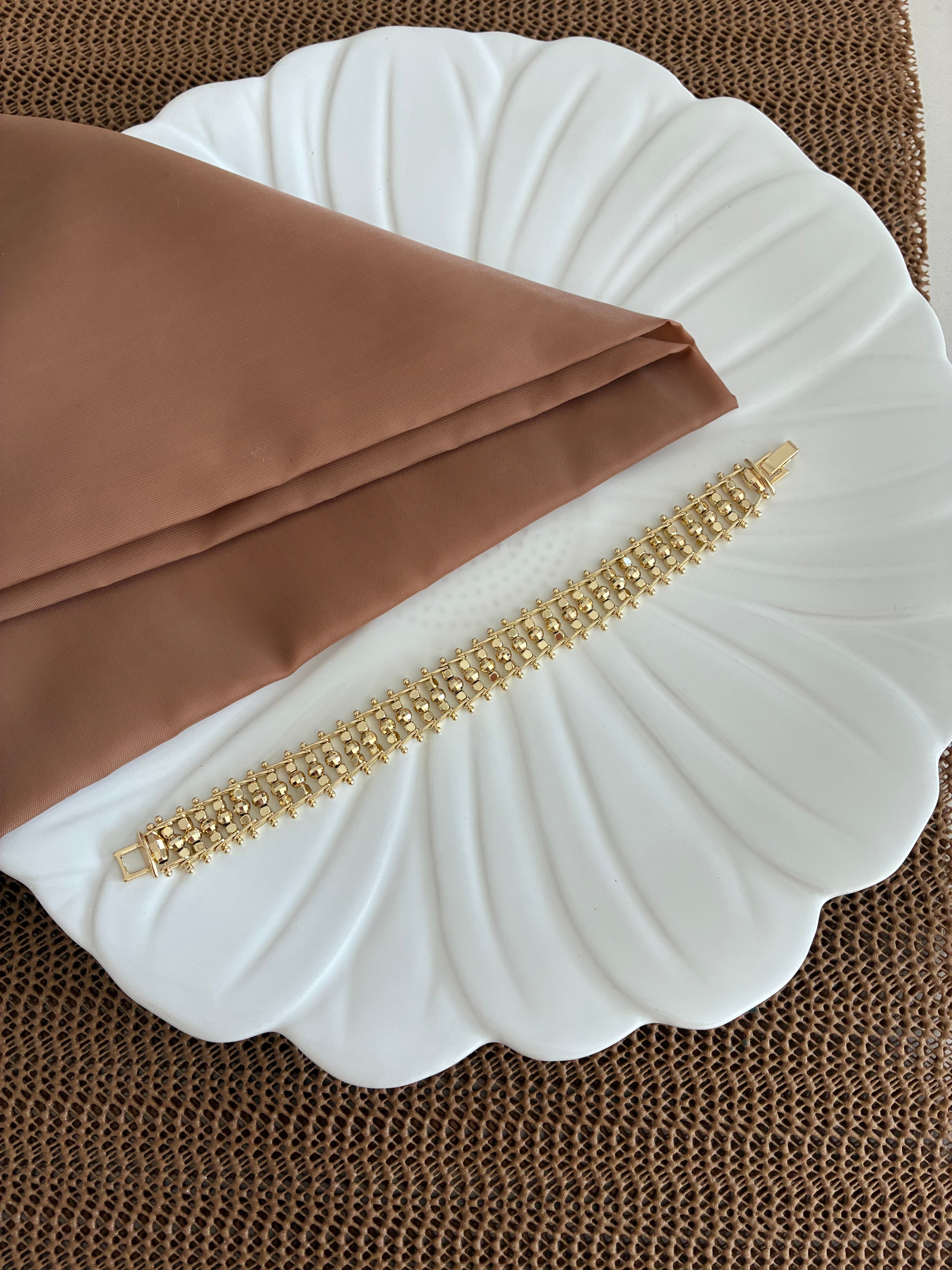Vip Gold Kenarı Topçuk Detaylı Ortası Dorikalı Bileklik