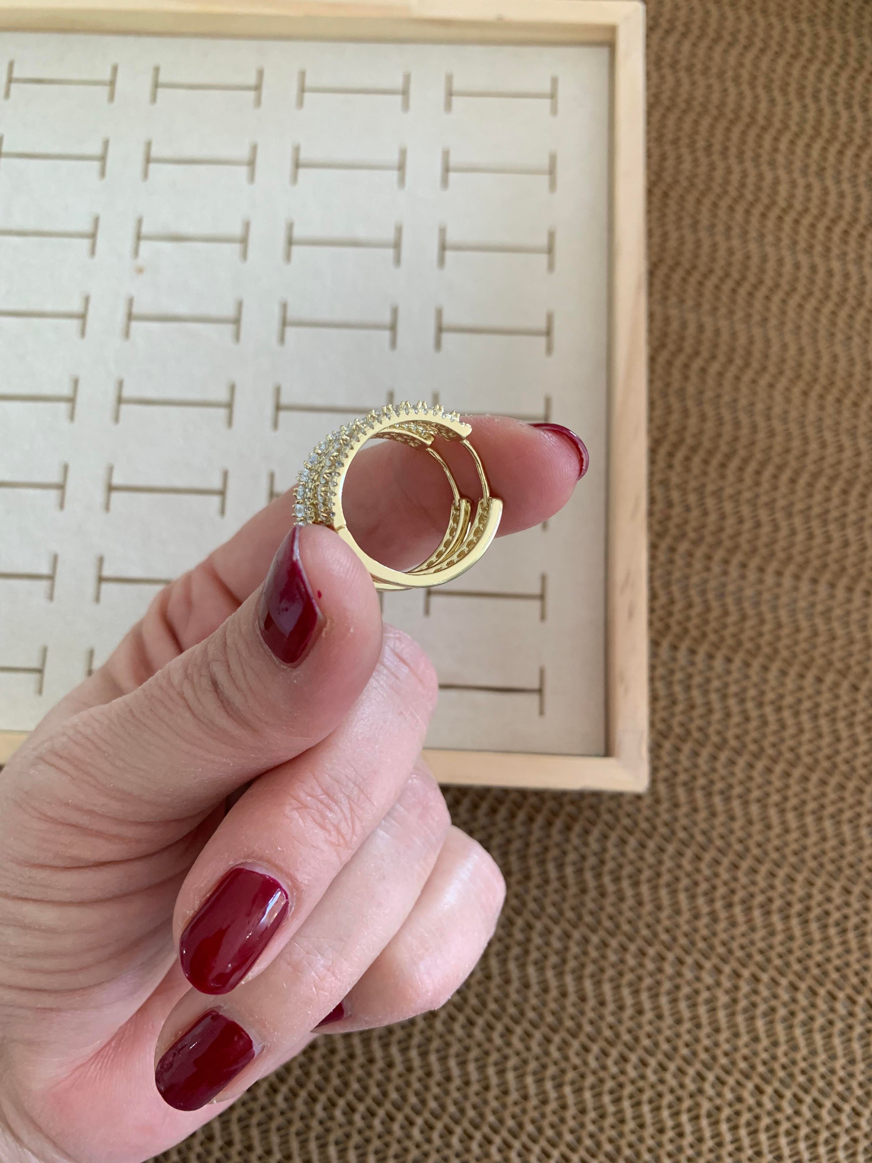 Vip Gold Kenarı Zirkon Taş Ortası Baget Taş Sıralı Halka Küpe