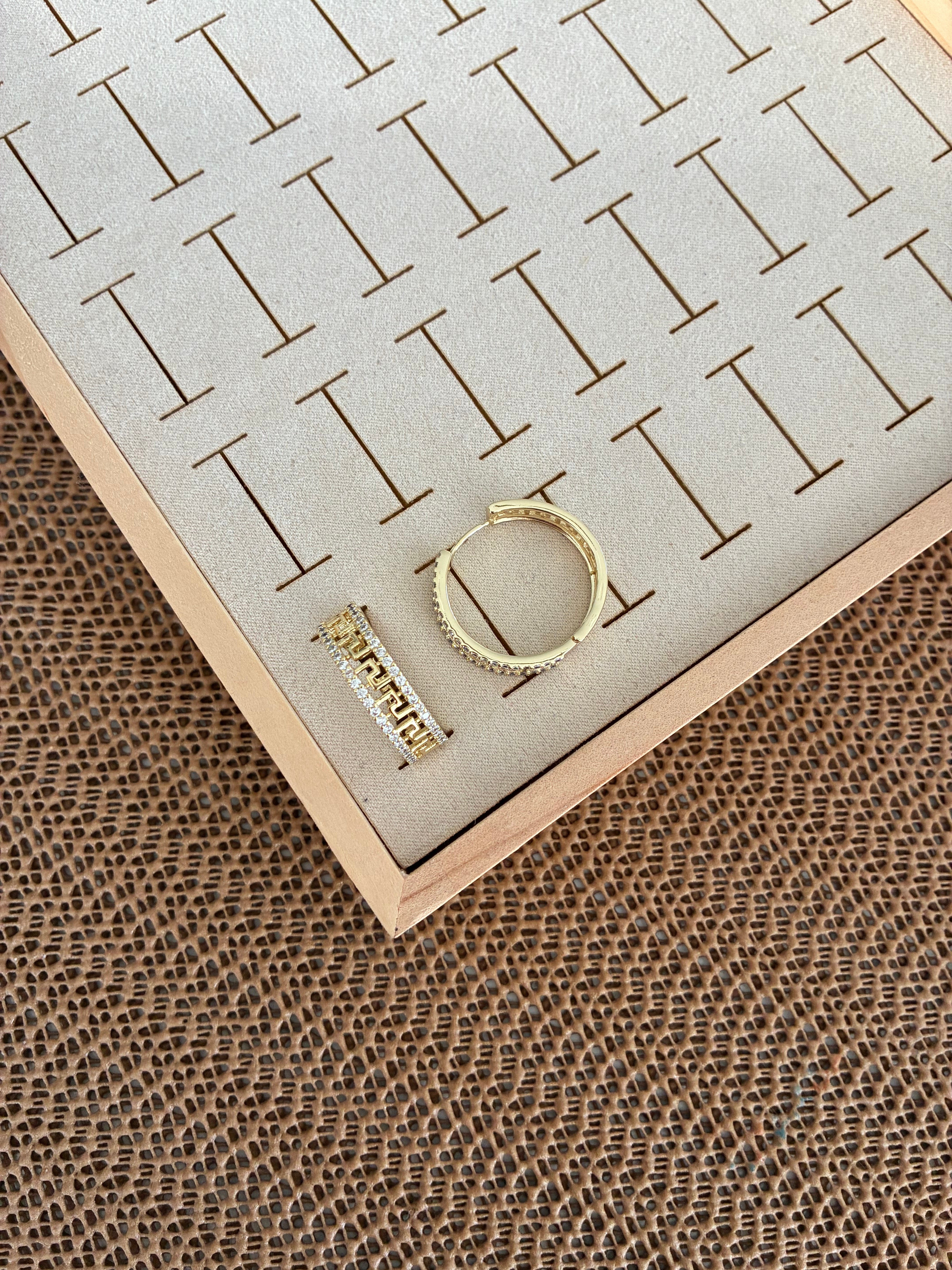 Vip Gold Kenarları Zirkon Taş Ortası S Sıralı Halka Küpe