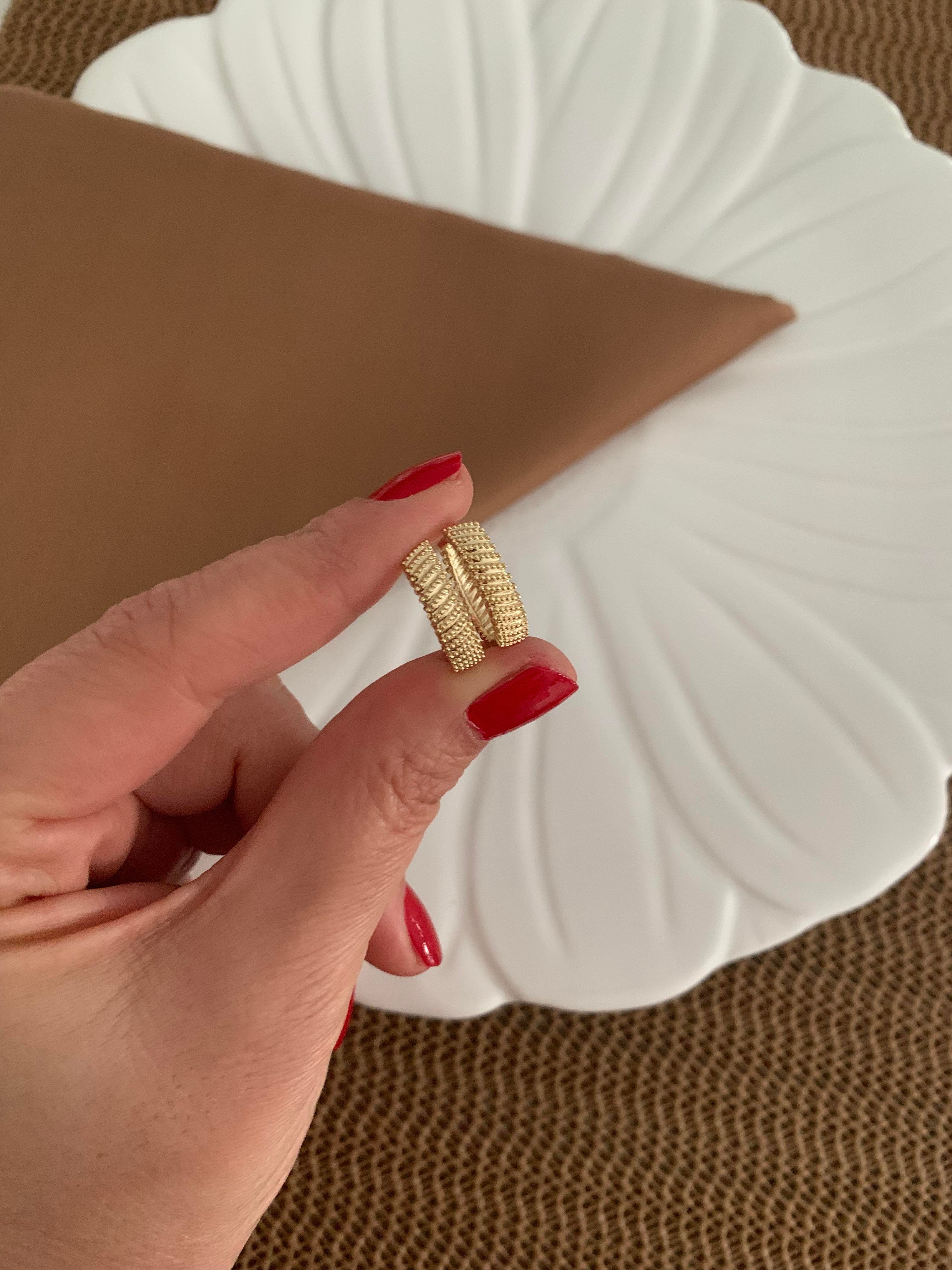 Vip Gold Kıvrımlı Burgu Halka Küpe