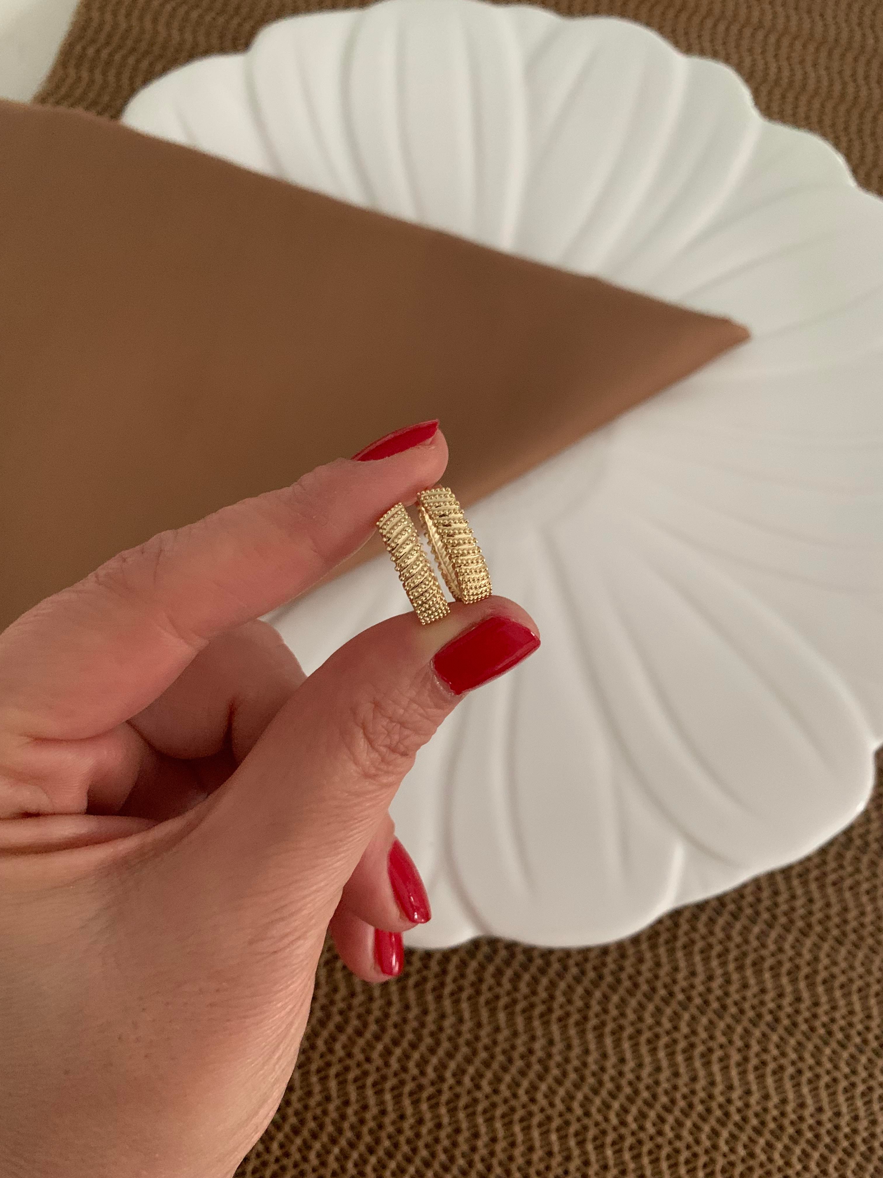 Vip Gold Kıvrımlı Burgu Halka Küpe