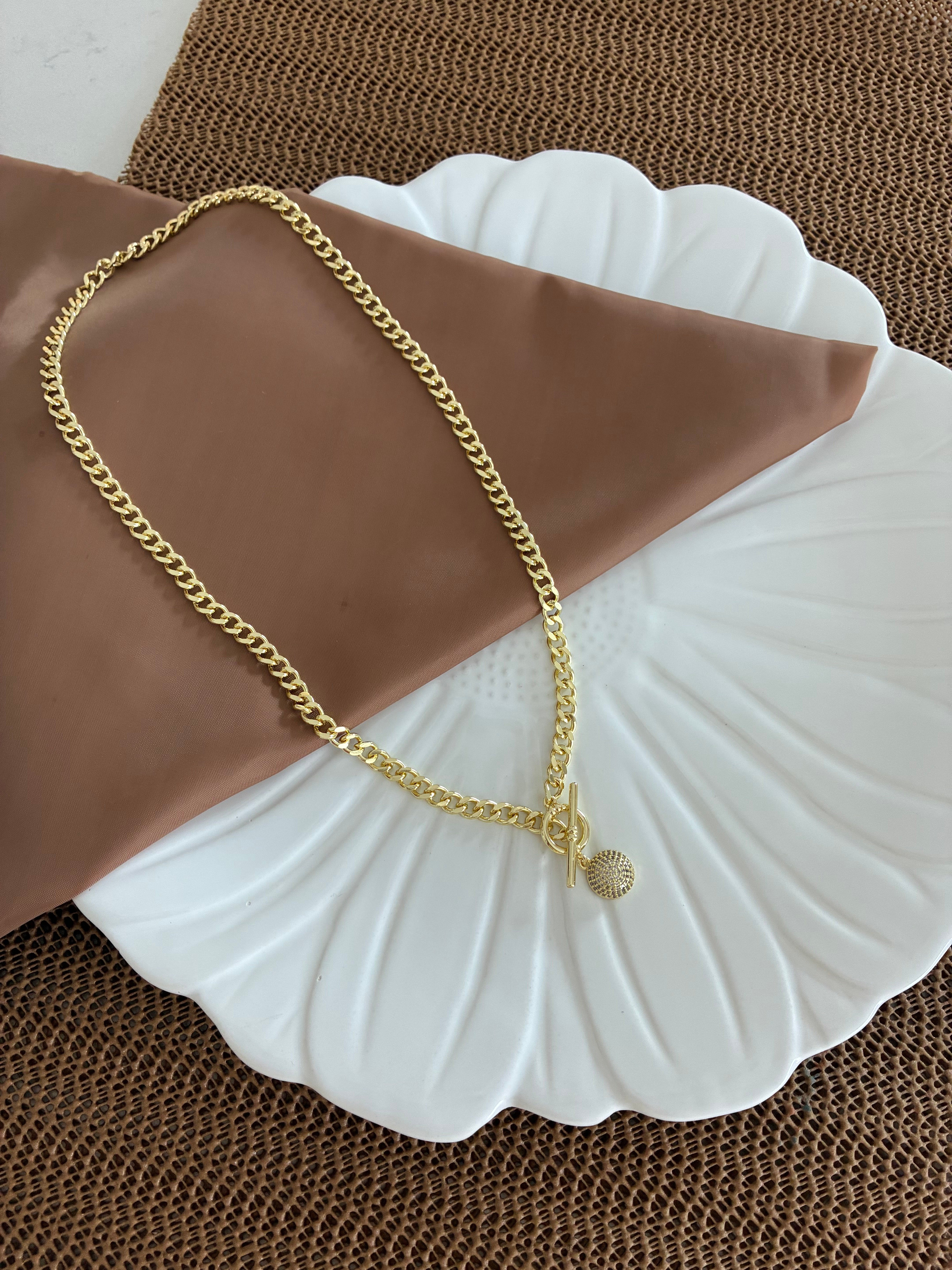 Vip Gold Klasik Zincir Zirkon Taşlı Daire Kilit Uçlu Kolye