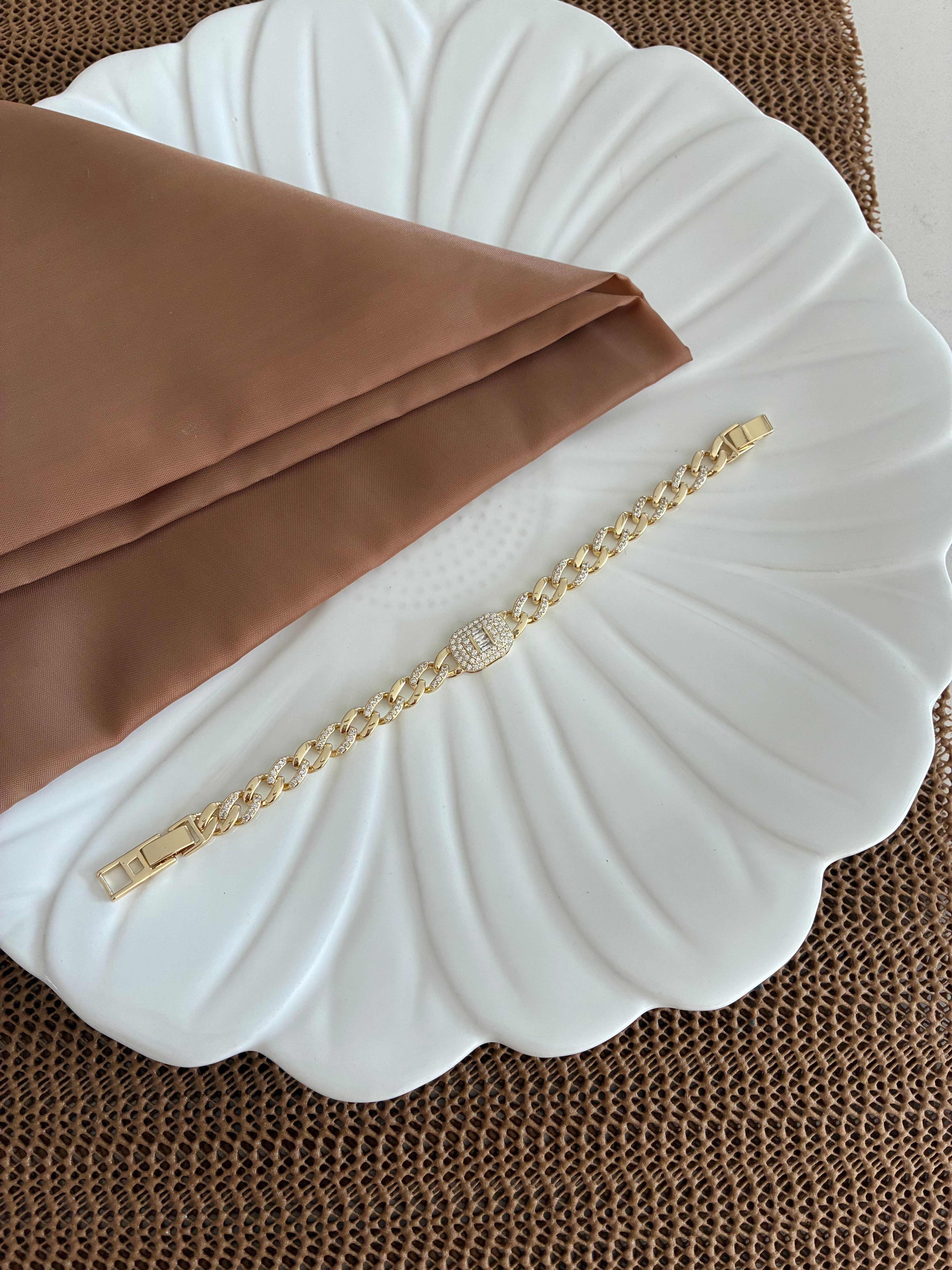 Vip Gold Klasik Zincirli Zirkon Taş Ortası Kare Detaylı Bileklik