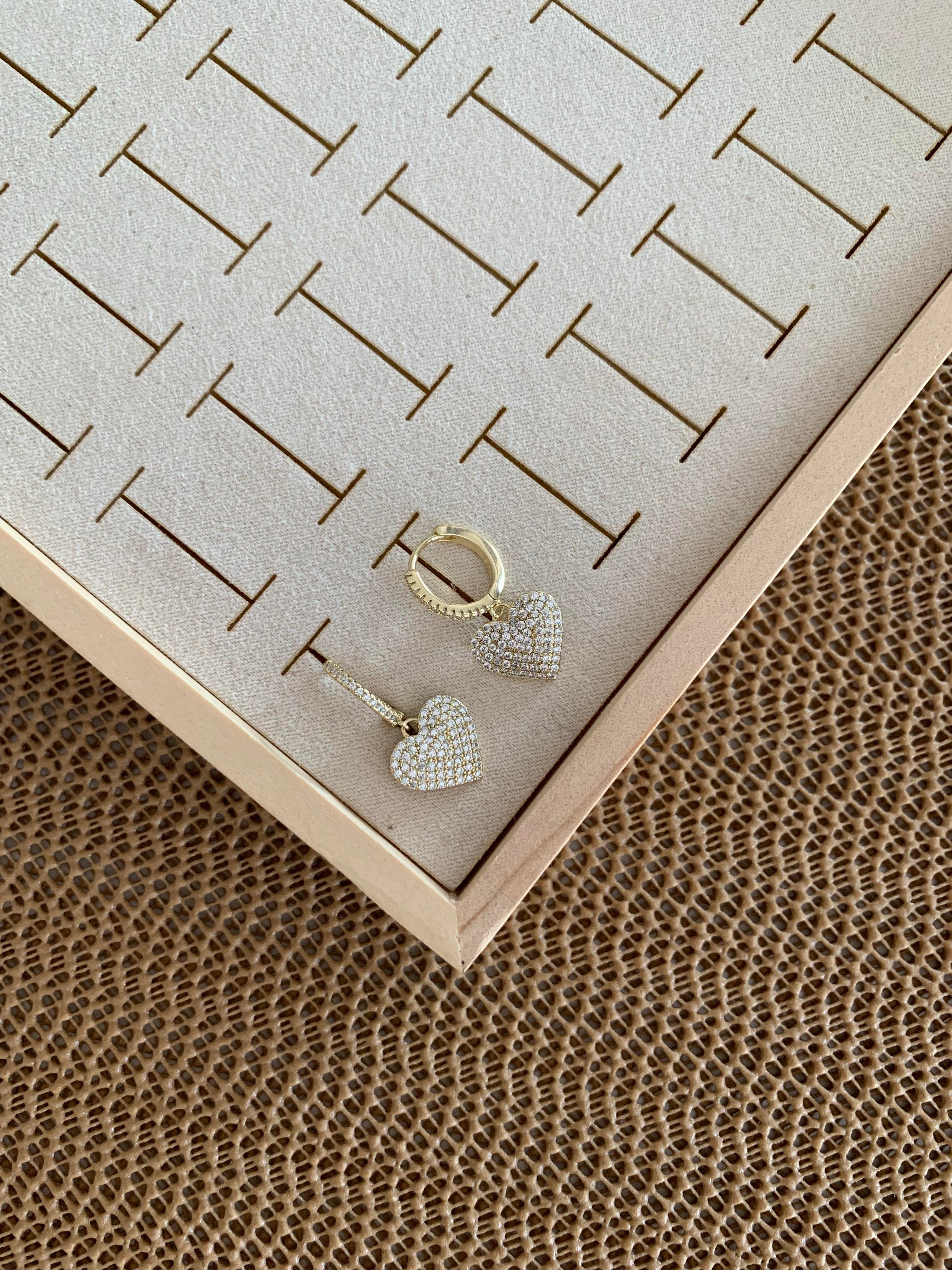 Vip Gold Komple Zirkon Taş Kalp Sallantılı Tasarım Küpe