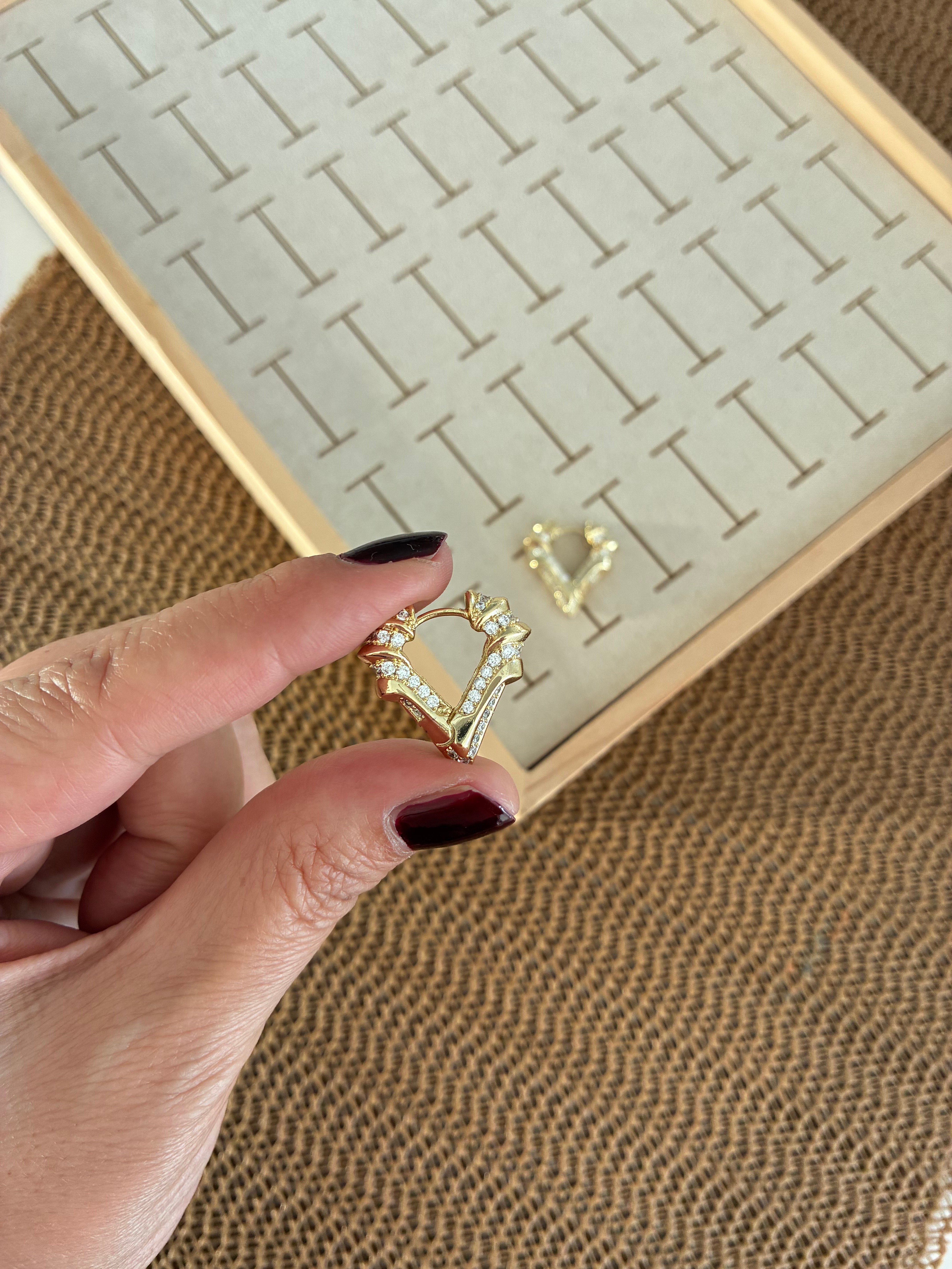 Vip Gold Komple Zirkon Taşlı V Tasarım Küpe