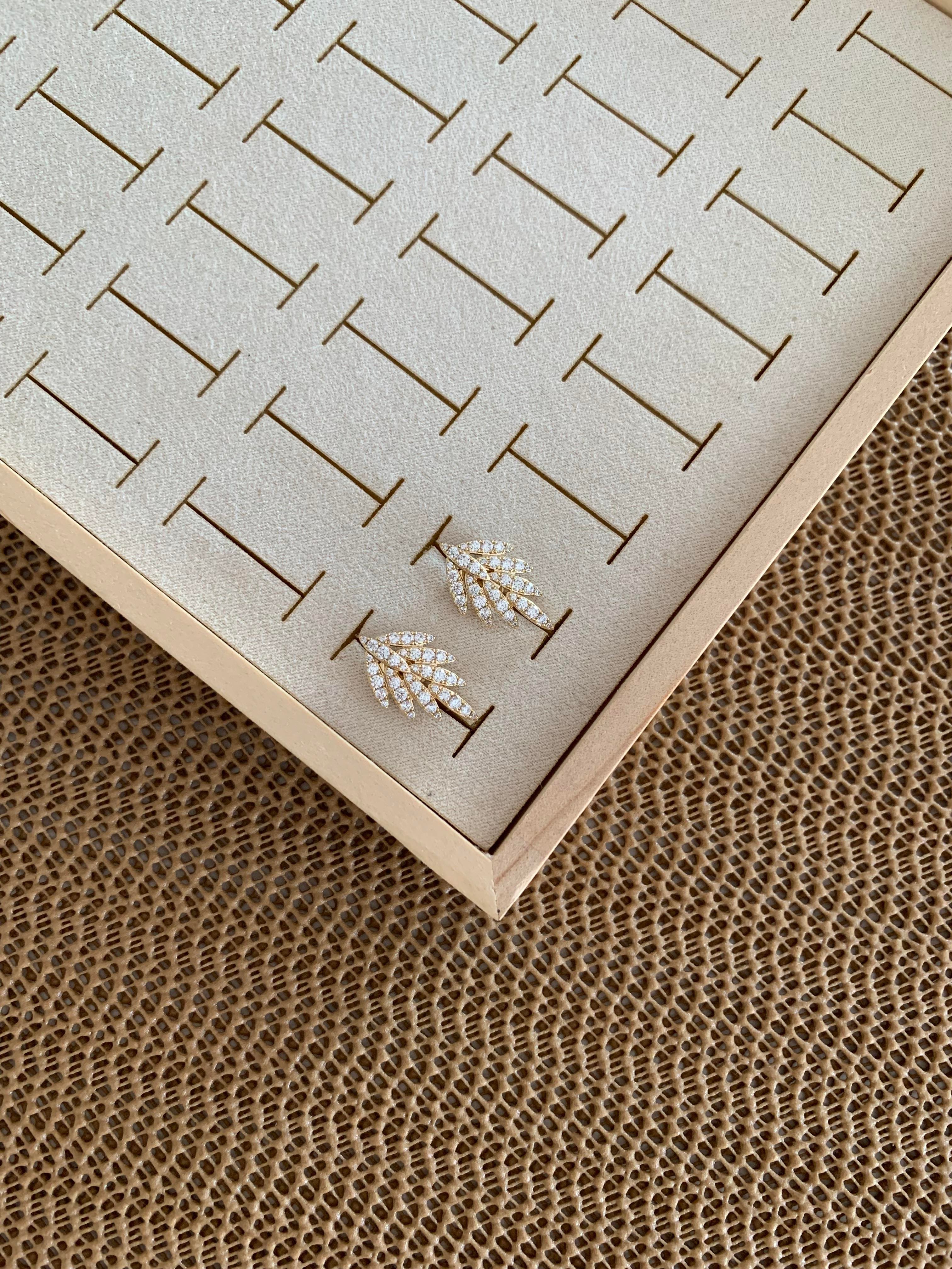 Vip Gold Komple Zirkon Taşlı Yaprak Tasarım Küpe