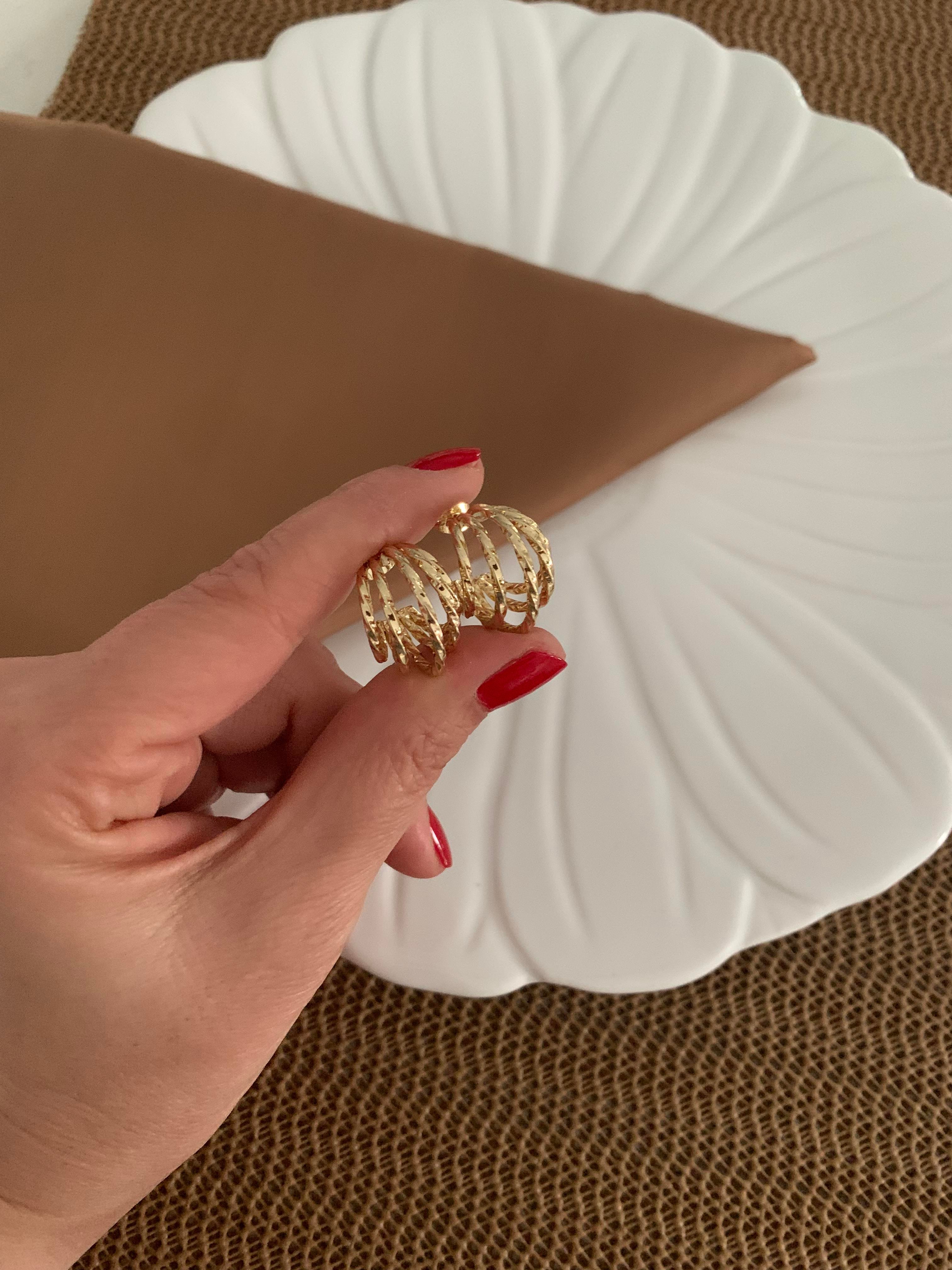 Vip Gold Pırıltılı İnce Bombeli Tasarım Ay Küpe