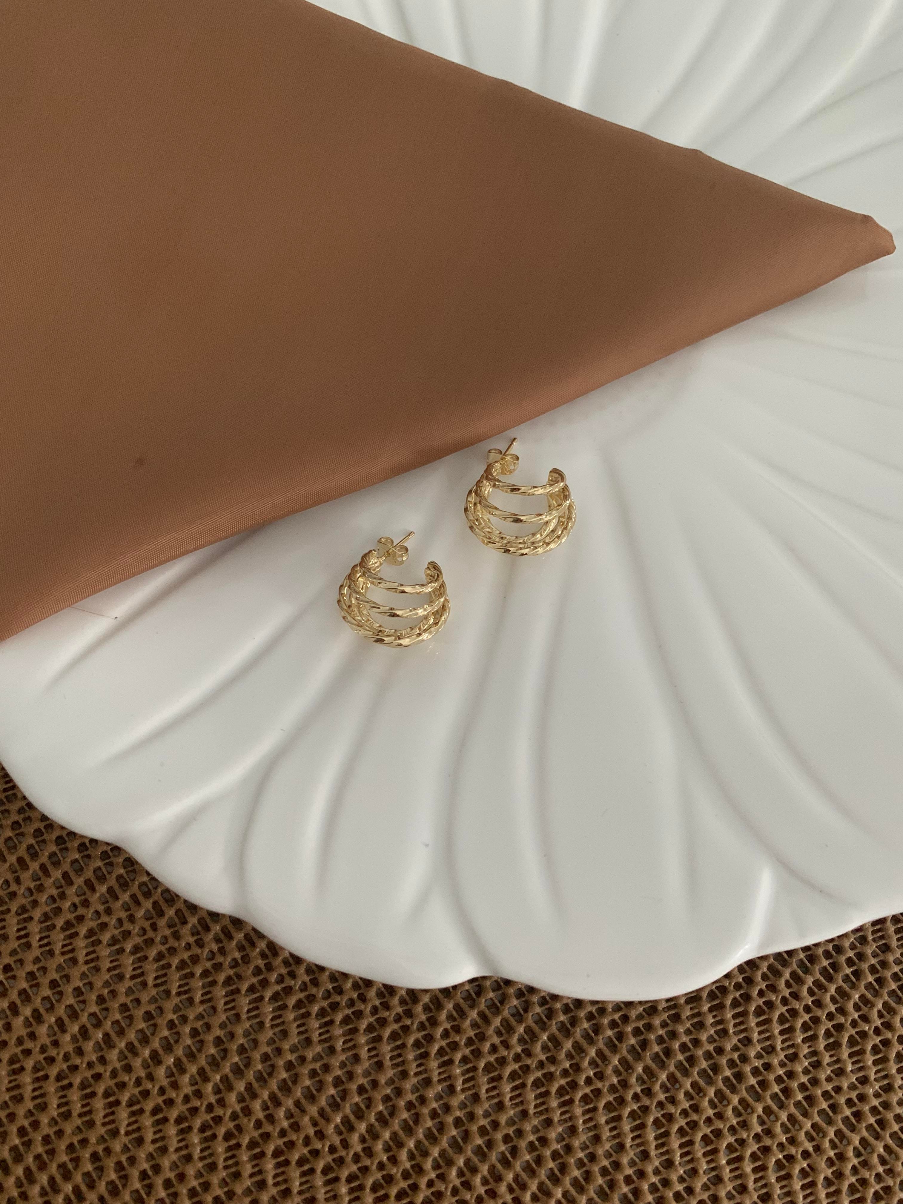 Vip Gold Pırıltılı İnce Bombeli Tasarım Ay Küpe
