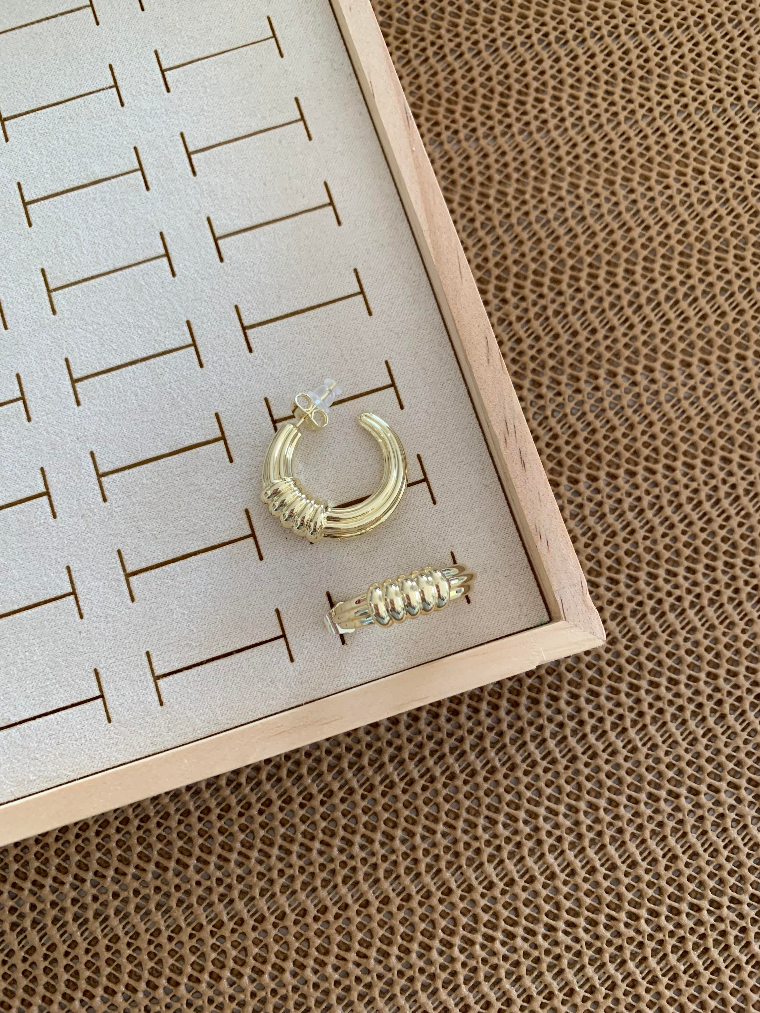 Vip Gold Plaka Biyeli Ay Küpe